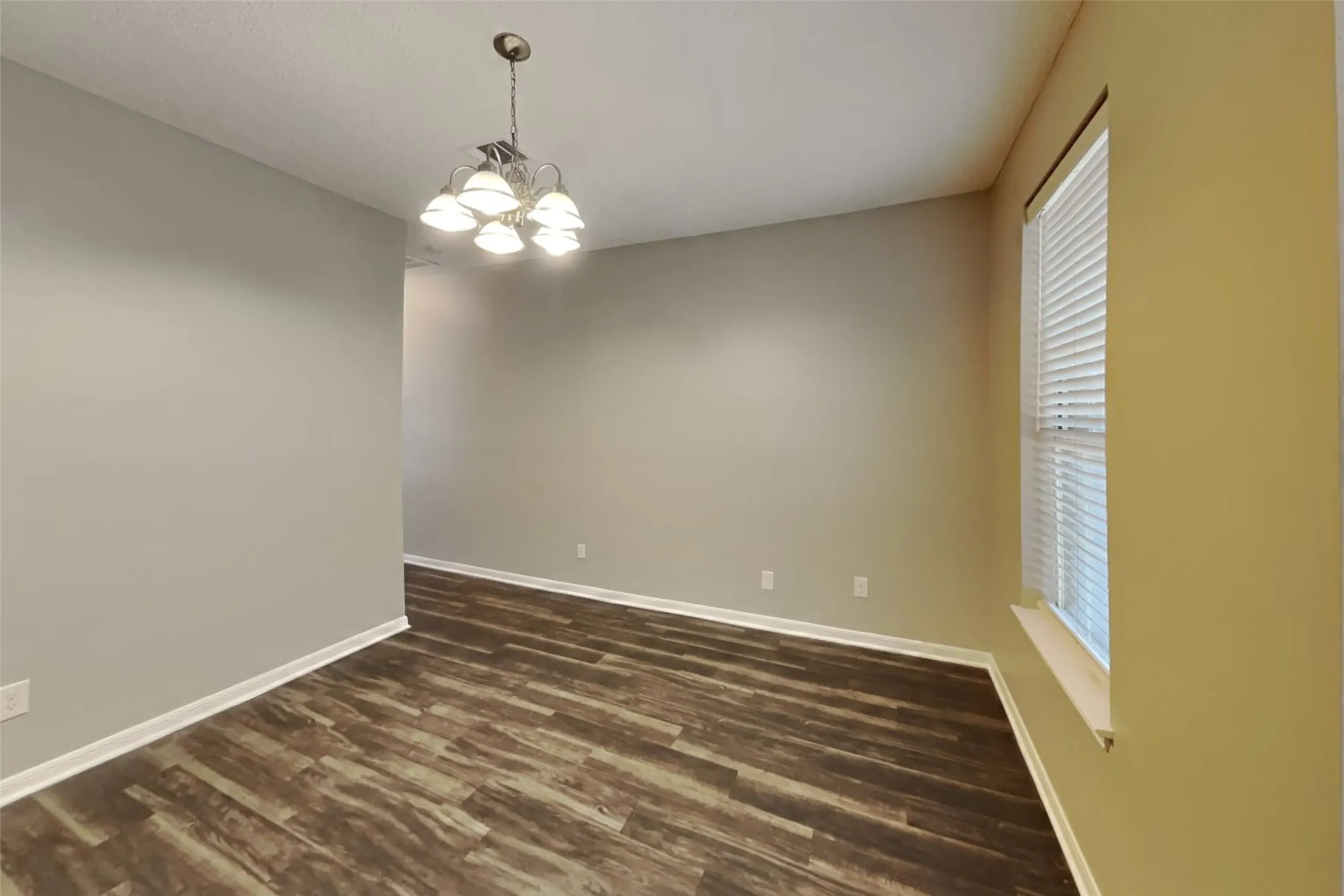 Single Family Residence For Rent in Collin County , 713 Sycamore Creek Road, Allen, Texas 75002, 4 Bedroom, 3 Bathroom, 2 Garage spaces, 2,318 Sqft, built in 1990, mls#21381512, Real Estate Agent in Allen, Homes For Rent in Collin county, Homes For Rent in Allen, Realtor in Allen Texas, Real Estate Brokerage Independent Realty Texas, Luminita Cordes Realtor