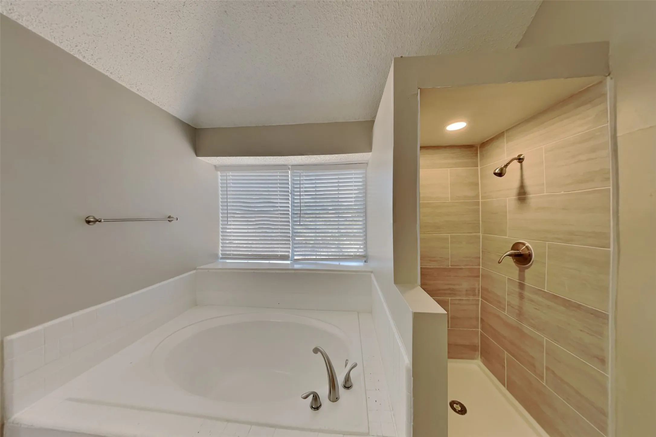 Single Family Residence For Rent in Collin County , 713 Sycamore Creek Road, Allen, Texas 75002, 4 Bedroom, 3 Bathroom, 2 Garage spaces, 2,318 Sqft, built in 1990, mls#21381512, Real Estate Agent in Allen, Homes For Rent in Collin county, Homes For Rent in Allen, Realtor in Allen Texas, Real Estate Brokerage Independent Realty Texas, Luminita Cordes Realtor