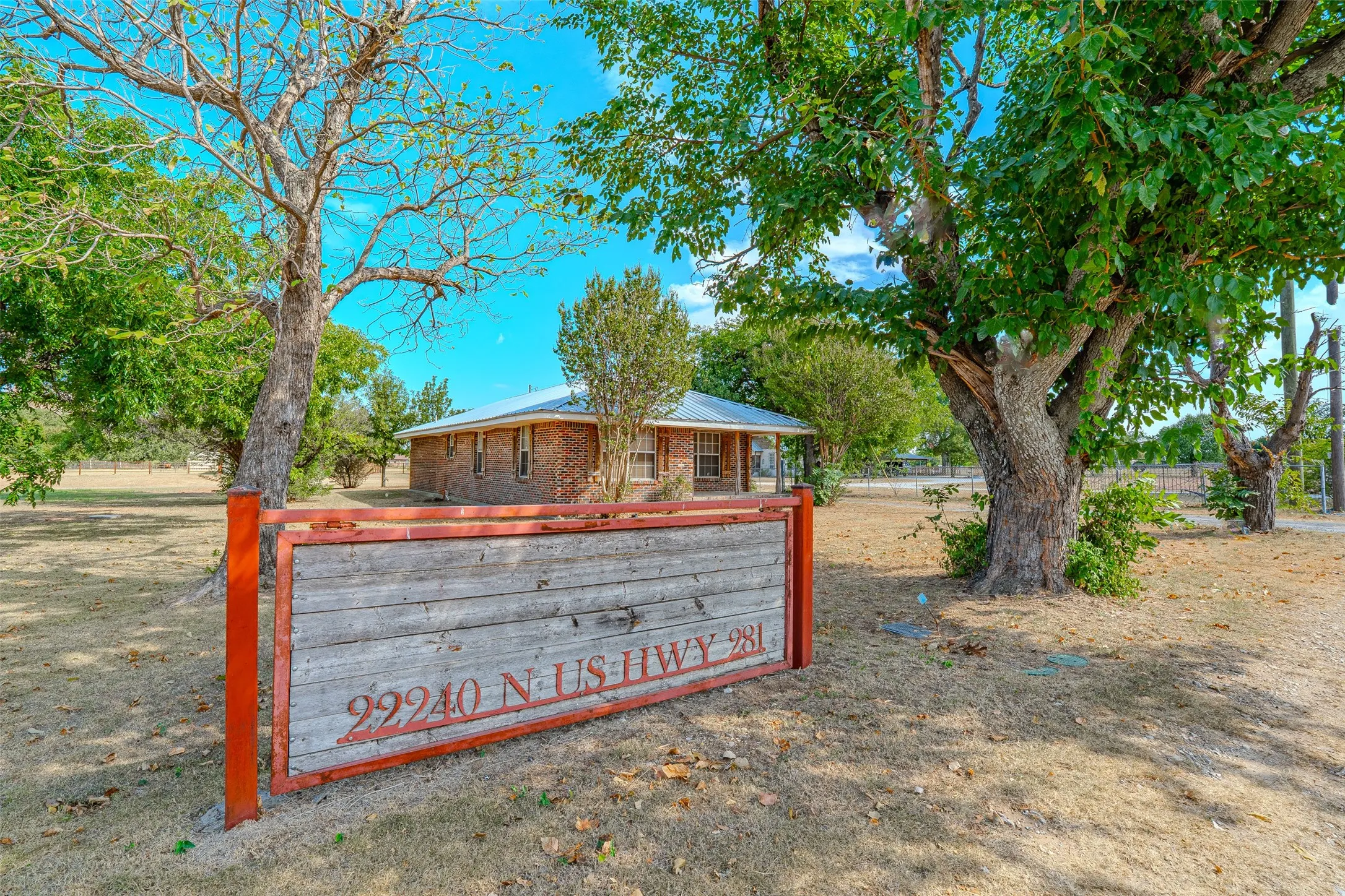 Farm For Sale in Erath County , 22240 N US Highway 281, Stephenville, Texas 76401, 2 Bedroom, 2 Bathroom, Garage spaces, 1,580 Sqft, built in 1945, mls#21378950, Real Estate Agent in Stephenville, Homes For Sale in Erath county, Homes For Sale in Stephenville, Realtor in Stephenville Texas, Real Estate Brokerage Independent Realty Texas, Luminita Cordes Realtor