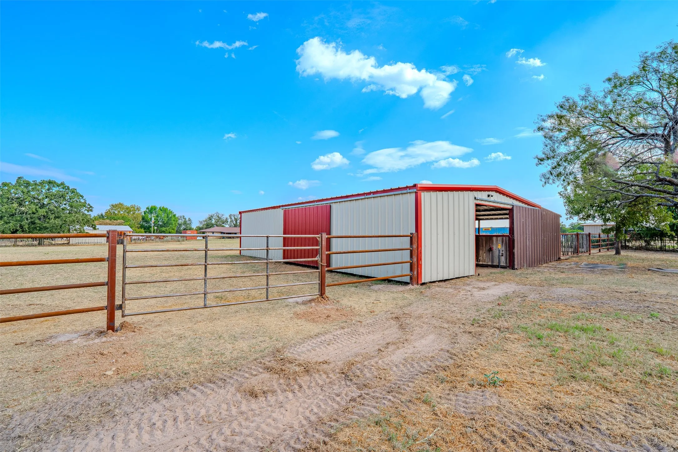 Farm For Sale in Erath County , 22240 N US Highway 281, Stephenville, Texas 76401, 2 Bedroom, 2 Bathroom, Garage spaces, 1,580 Sqft, built in 1945, mls#21378950, Real Estate Agent in Stephenville, Homes For Sale in Erath county, Homes For Sale in Stephenville, Realtor in Stephenville Texas, Real Estate Brokerage Independent Realty Texas, Luminita Cordes Realtor