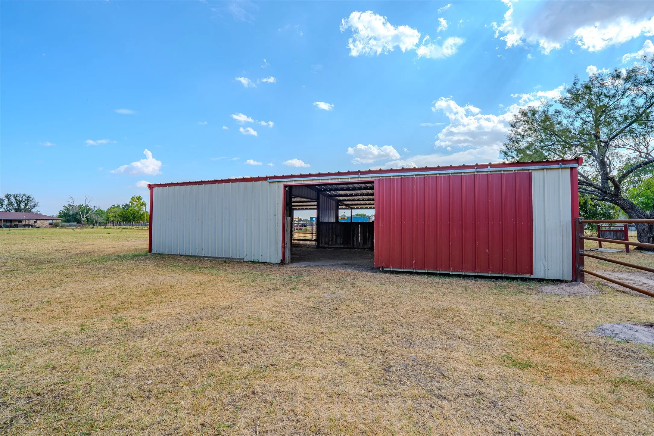 Farm For Sale in Erath County , 22240 N US Highway 281, Stephenville, Texas 76401, 2 Bedroom, 2 Bathroom, Garage spaces, 1,580 Sqft, built in 1945, mls#21378950, Real Estate Agent in Stephenville, Homes For Sale in Erath county, Homes For Sale in Stephenville, Realtor in Stephenville Texas, Real Estate Brokerage Independent Realty Texas, Luminita Cordes Realtor