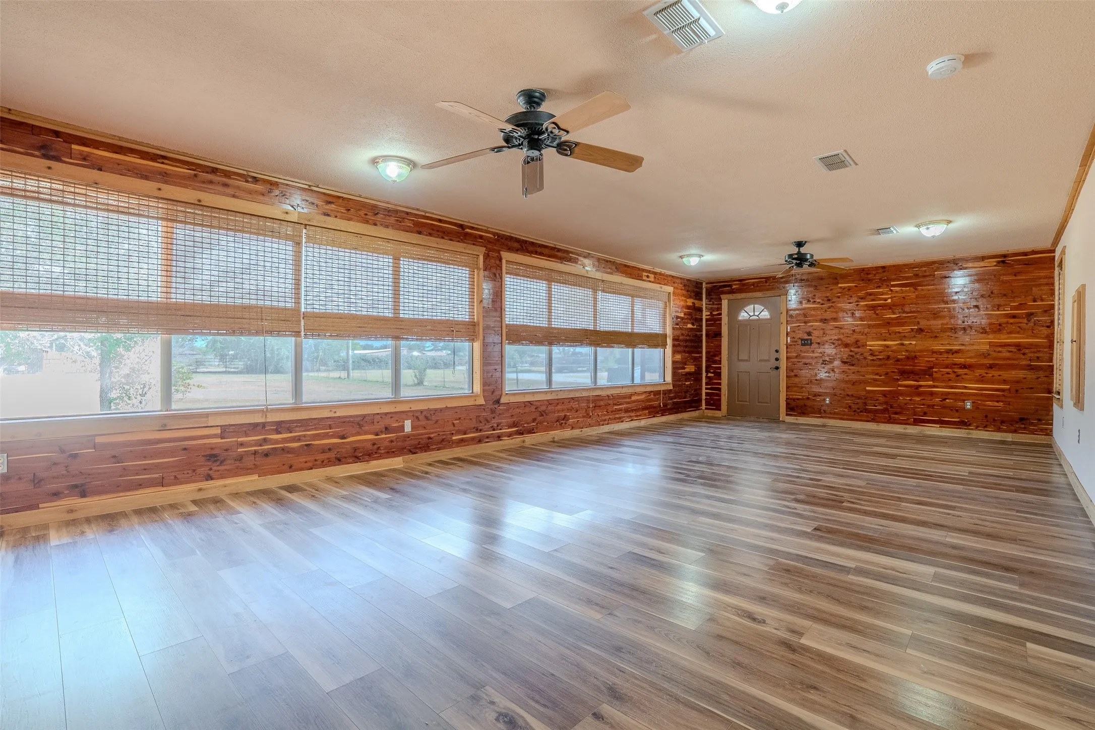 Farm For Sale in Erath County , 22240 N US Highway 281, Stephenville, Texas 76401, 2 Bedroom, 2 Bathroom, Garage spaces, 1,580 Sqft, built in 1945, mls#21378950, Real Estate Agent in Stephenville, Homes For Sale in Erath county, Homes For Sale in Stephenville, Realtor in Stephenville Texas, Real Estate Brokerage Independent Realty Texas, Luminita Cordes Realtor