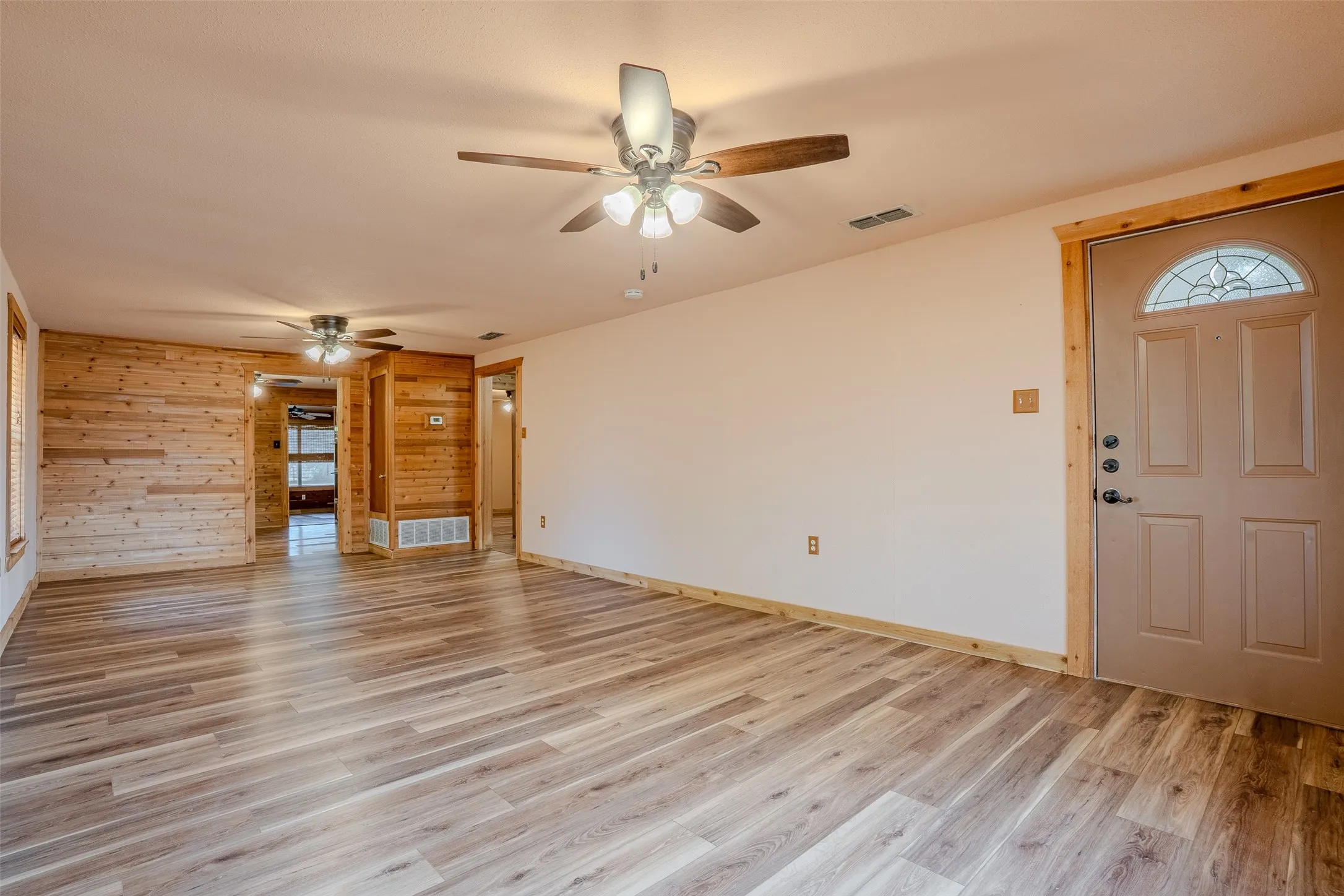 Farm For Sale in Erath County , 22240 N US Highway 281, Stephenville, Texas 76401, 2 Bedroom, 2 Bathroom, Garage spaces, 1,580 Sqft, built in 1945, mls#21378950, Real Estate Agent in Stephenville, Homes For Sale in Erath county, Homes For Sale in Stephenville, Realtor in Stephenville Texas, Real Estate Brokerage Independent Realty Texas, Luminita Cordes Realtor