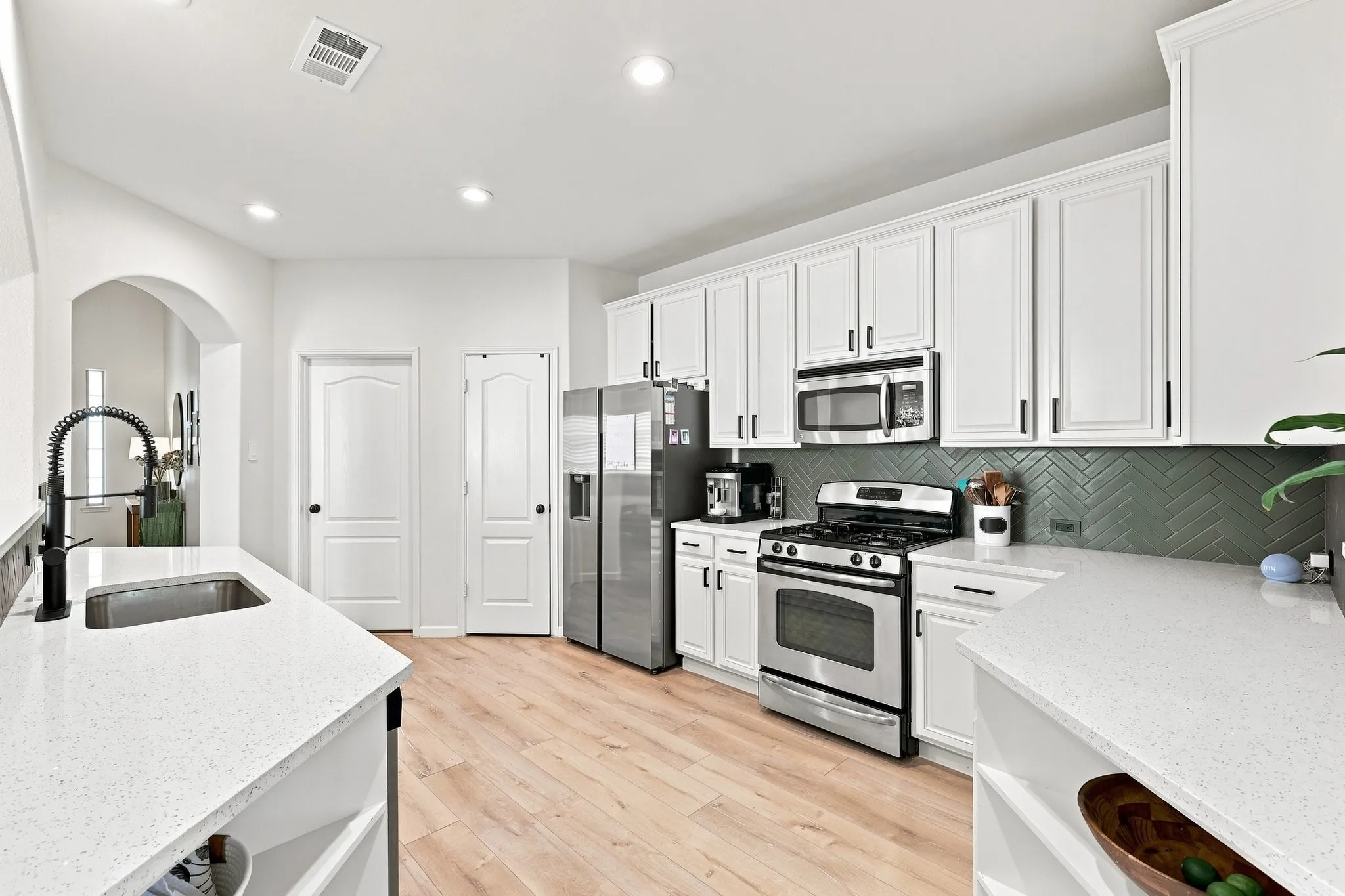 Single Family Residence For Sale in Denton County , 1512 Augusta Drive, Savannah, Texas 76227, 3 Bedroom, 2 Bathroom, 2 Garage spaces, 2,034 Sqft, built in 2008, mls#21380004, Real Estate Agent in Savannah, Homes For Sale in Denton county, Homes For Sale in Savannah, Realtor in Savannah Texas, Real Estate Brokerage Independent Realty Texas, Luminita Cordes Realtor