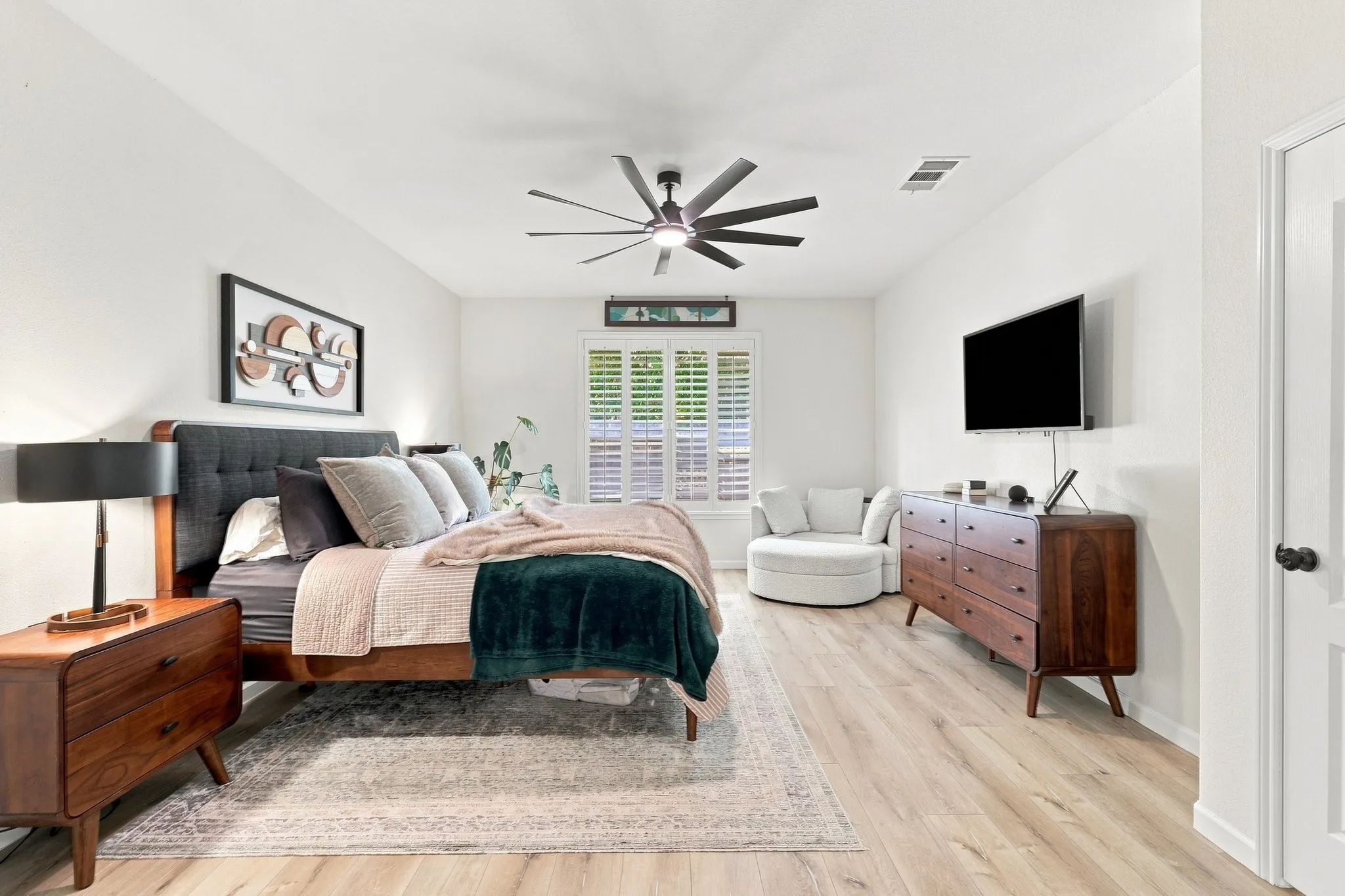 Single Family Residence For Sale in Denton County , 1512 Augusta Drive, Savannah, Texas 76227, 3 Bedroom, 2 Bathroom, 2 Garage spaces, 2,034 Sqft, built in 2008, mls#21380004, Real Estate Agent in Savannah, Homes For Sale in Denton county, Homes For Sale in Savannah, Realtor in Savannah Texas, Real Estate Brokerage Independent Realty Texas, Luminita Cordes Realtor