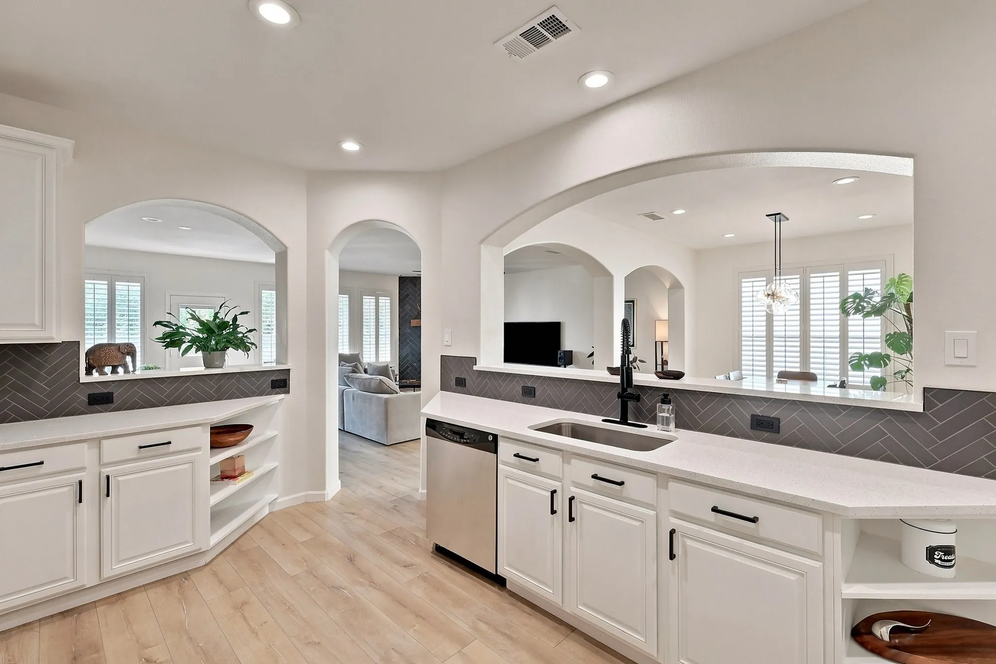 Single Family Residence For Sale in Denton County , 1512 Augusta Drive, Savannah, Texas 76227, 3 Bedroom, 2 Bathroom, 2 Garage spaces, 2,034 Sqft, built in 2008, mls#21380004, Real Estate Agent in Savannah, Homes For Sale in Denton county, Homes For Sale in Savannah, Realtor in Savannah Texas, Real Estate Brokerage Independent Realty Texas, Luminita Cordes Realtor
