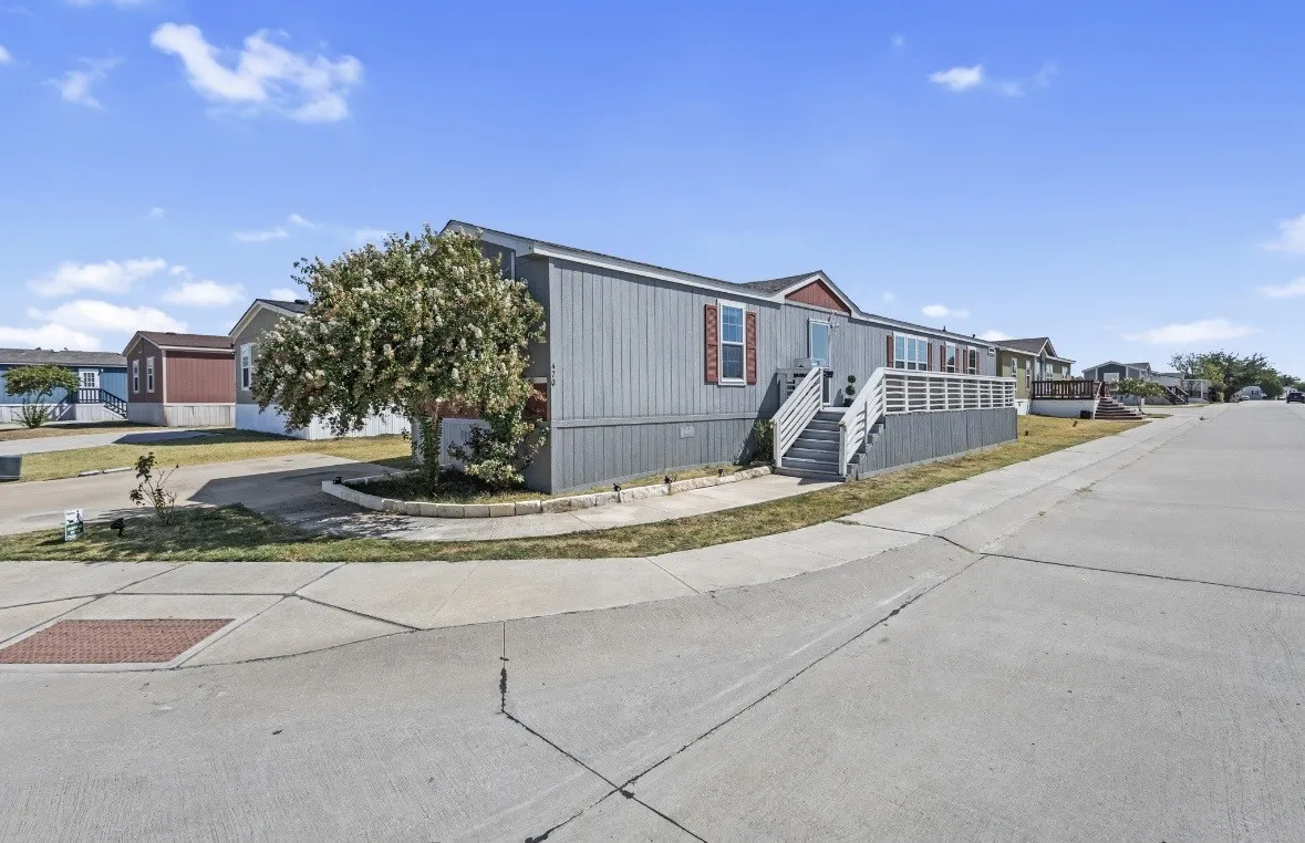 Mobile Home For Sale in Denton County , 1800 Preston on the Lake Boulevard 470, Little Elm, Texas 75068, 3 Bedroom, 2 Bathroom, Garage spaces, 1,216 Sqft, built in 2019, mls#21379172, Real Estate Agent in Little Elm, Homes For Sale in Denton county, Homes For Sale in Little Elm, Realtor in Little Elm Texas, Real Estate Brokerage Independent Realty Texas, Luminita Cordes Realtor