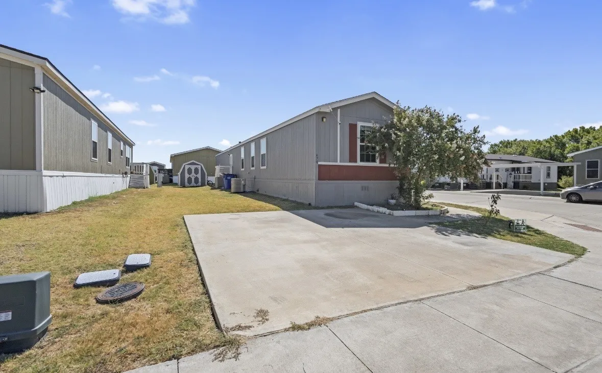 Mobile Home For Sale in Denton County , 1800 Preston on the Lake Boulevard 470, Little Elm, Texas 75068, 3 Bedroom, 2 Bathroom, Garage spaces, 1,216 Sqft, built in 2019, mls#21379172, Real Estate Agent in Little Elm, Homes For Sale in Denton county, Homes For Sale in Little Elm, Realtor in Little Elm Texas, Real Estate Brokerage Independent Realty Texas, Luminita Cordes Realtor