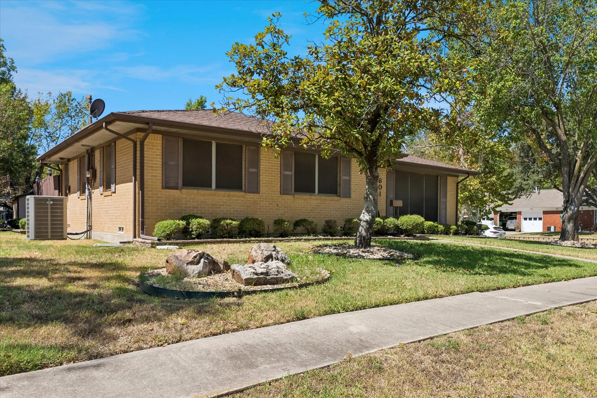 Single Family Residence For Sale in Cooke County , 601 Line Drive, Gainesville, Texas 76240, 3 Bedroom, 3 Bathroom, 2 Garage spaces, 1,750 Sqft, built in 1950, mls#21380312, Real Estate Agent in Gainesville, Homes For Sale in Cooke county, Homes For Sale in Gainesville, Realtor in Gainesville Texas, Real Estate Brokerage Independent Realty Texas, Luminita Cordes Realtor