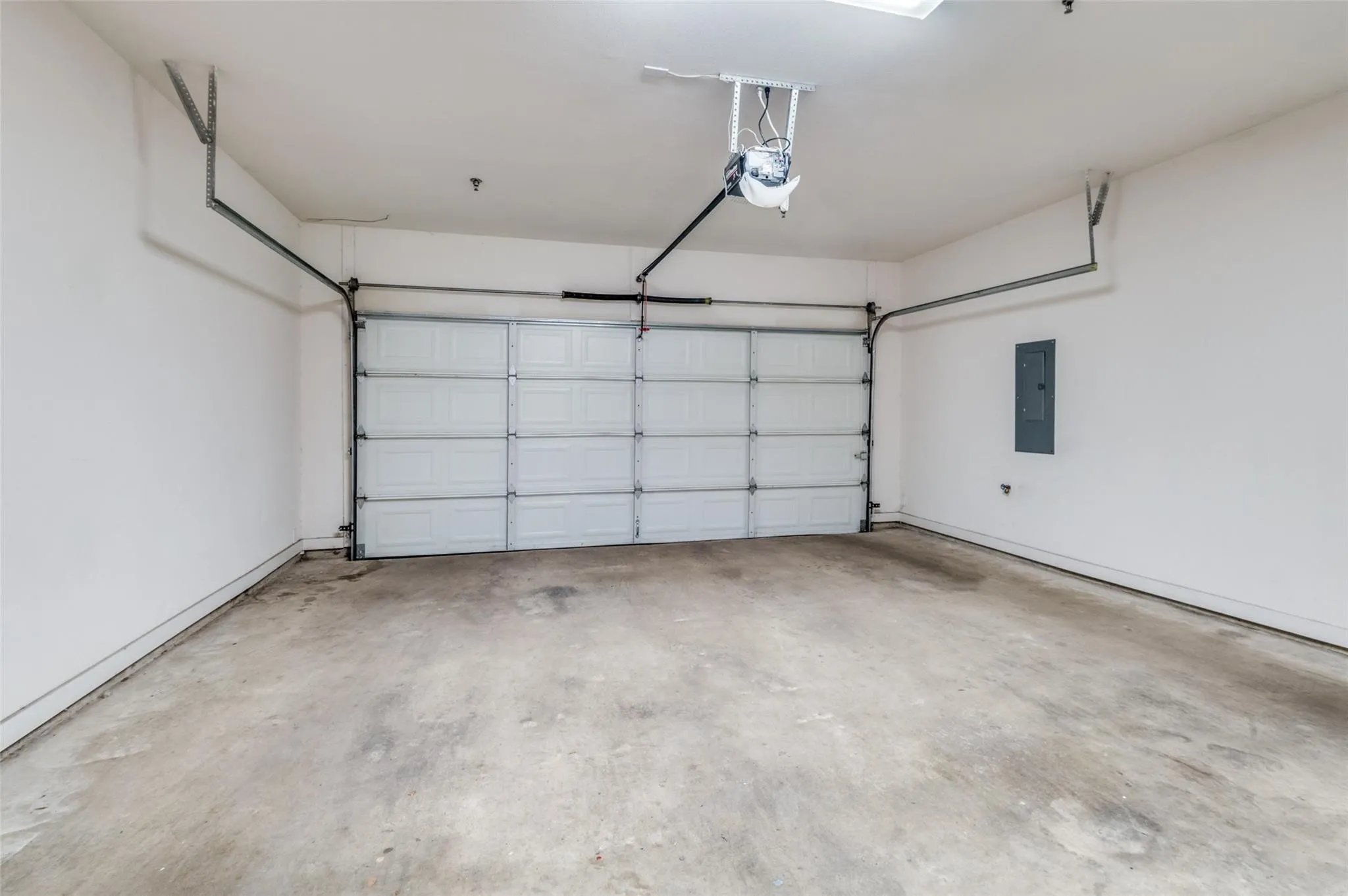 Townhouse For Rent in Dallas County , 3200 Ross Avenue 27, Dallas, Texas 75204, 3 Bedroom, 4 Bathroom, 2 Garage spaces, 2,022 Sqft, built in 2011, mls#21379230, Real Estate Agent in Dallas, Homes For Rent in Dallas county, Homes For Rent in Dallas, Realtor in Dallas Texas, Real Estate Brokerage Independent Realty Texas, Luminita Cordes Realtor