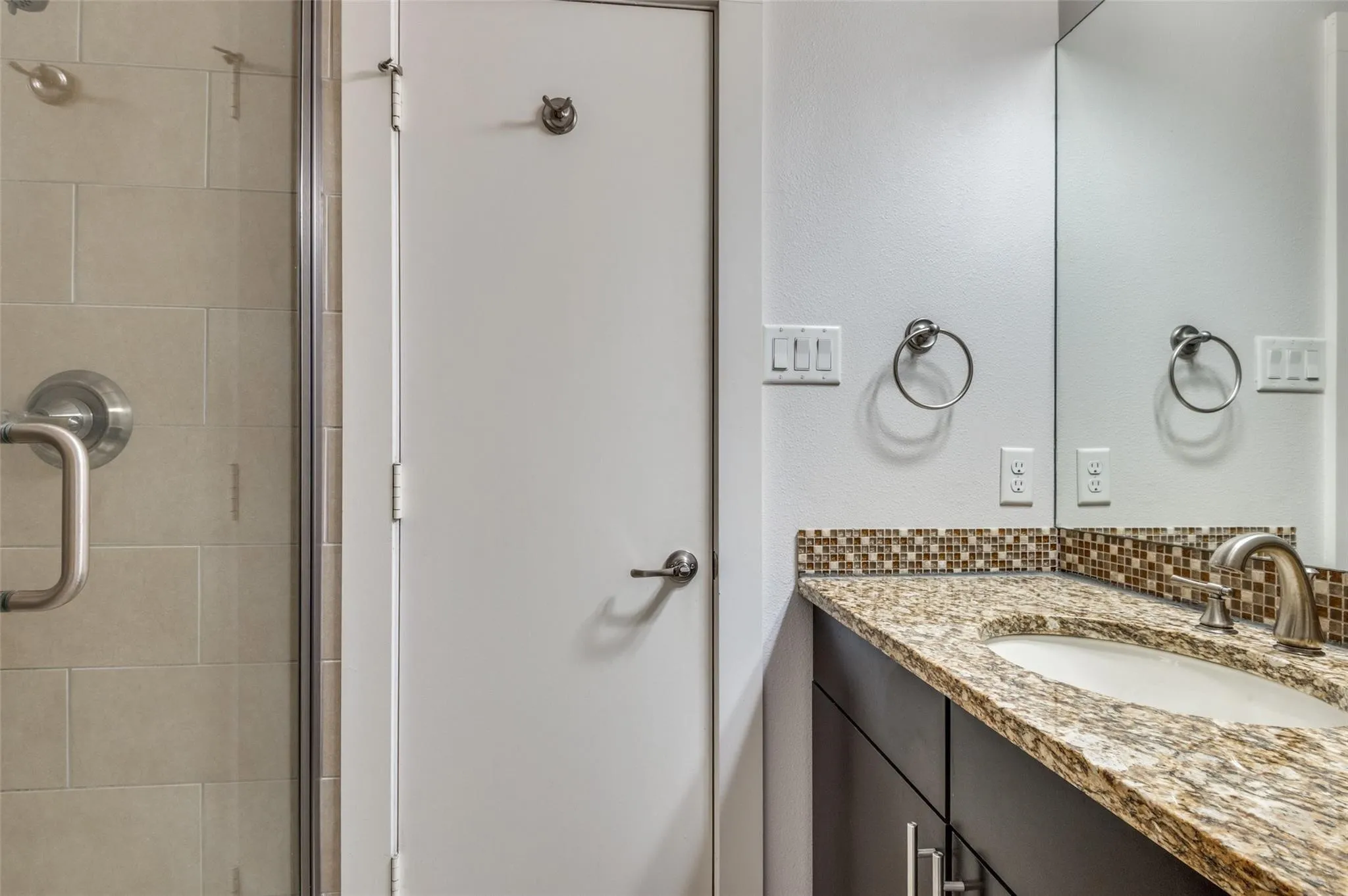 Townhouse For Rent in Dallas County , 3200 Ross Avenue 27, Dallas, Texas 75204, 3 Bedroom, 4 Bathroom, 2 Garage spaces, 2,022 Sqft, built in 2011, mls#21379230, Real Estate Agent in Dallas, Homes For Rent in Dallas county, Homes For Rent in Dallas, Realtor in Dallas Texas, Real Estate Brokerage Independent Realty Texas, Luminita Cordes Realtor