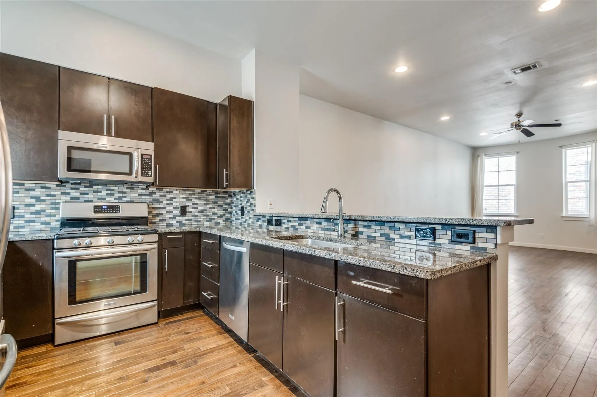 Townhouse For Rent in Dallas County , 3200 Ross Avenue 27, Dallas, Texas 75204, 3 Bedroom, 4 Bathroom, 2 Garage spaces, 2,022 Sqft, built in 2011, mls#21379230, Real Estate Agent in Dallas, Homes For Rent in Dallas county, Homes For Rent in Dallas, Realtor in Dallas Texas, Real Estate Brokerage Independent Realty Texas, Luminita Cordes Realtor