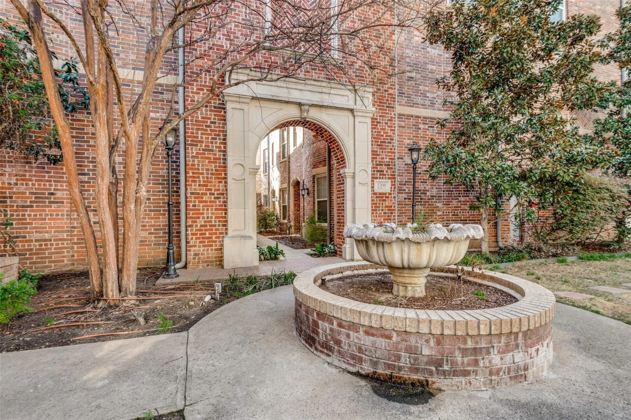 Townhouse For Rent in Dallas County , 3200 Ross Avenue 27, Dallas, Texas 75204, 3 Bedroom, 4 Bathroom, 2 Garage spaces, 2,022 Sqft, built in 2011, mls#21379230, Real Estate Agent in Dallas, Homes For Rent in Dallas county, Homes For Rent in Dallas, Realtor in Dallas Texas, Real Estate Brokerage Independent Realty Texas, Luminita Cordes Realtor