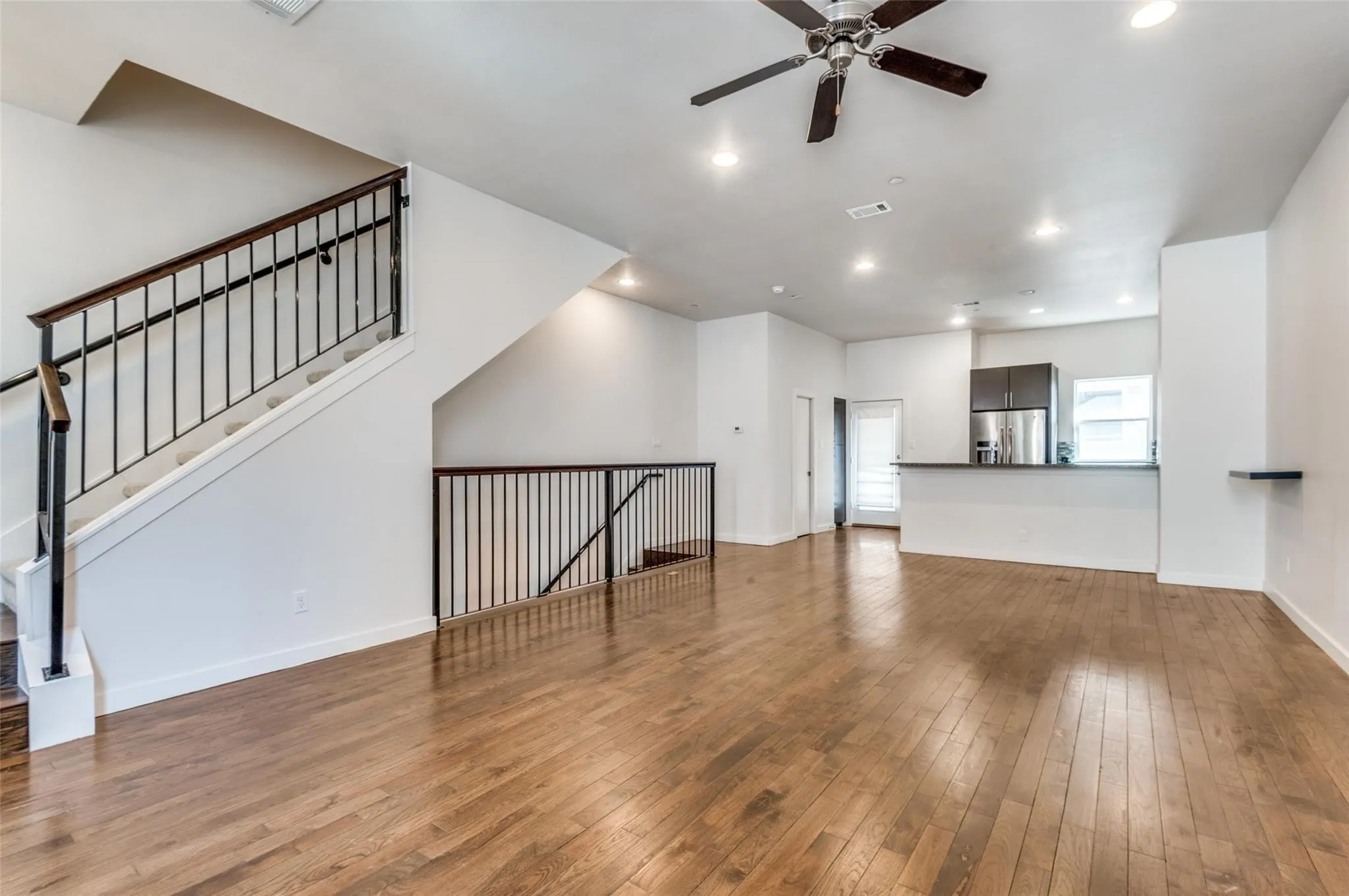 Townhouse For Rent in Dallas County , 3200 Ross Avenue 27, Dallas, Texas 75204, 3 Bedroom, 4 Bathroom, 2 Garage spaces, 2,022 Sqft, built in 2011, mls#21379230, Real Estate Agent in Dallas, Homes For Rent in Dallas county, Homes For Rent in Dallas, Realtor in Dallas Texas, Real Estate Brokerage Independent Realty Texas, Luminita Cordes Realtor