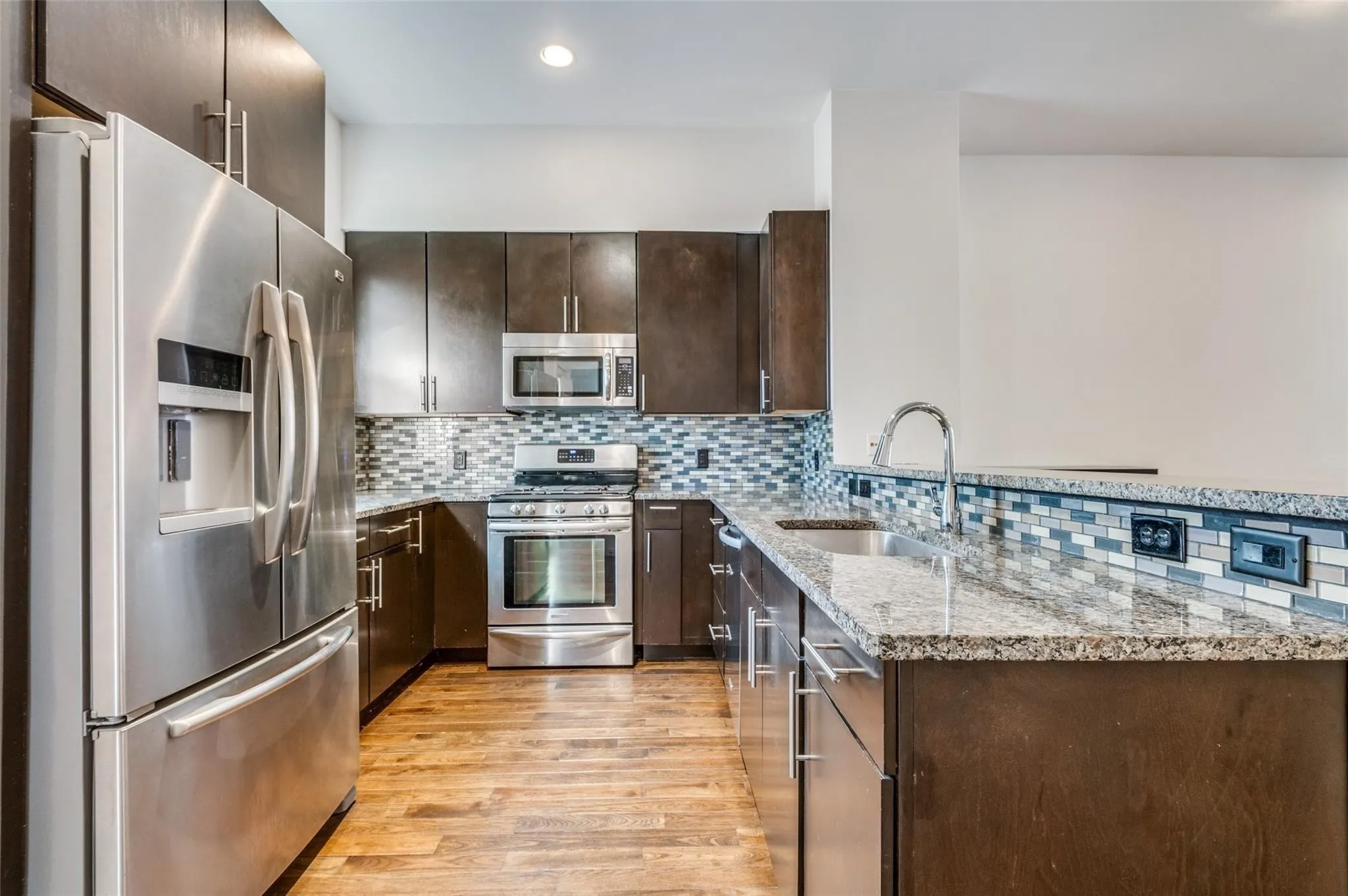 Townhouse For Rent in Dallas County , 3200 Ross Avenue 27, Dallas, Texas 75204, 3 Bedroom, 4 Bathroom, 2 Garage spaces, 2,022 Sqft, built in 2011, mls#21379230, Real Estate Agent in Dallas, Homes For Rent in Dallas county, Homes For Rent in Dallas, Realtor in Dallas Texas, Real Estate Brokerage Independent Realty Texas, Luminita Cordes Realtor