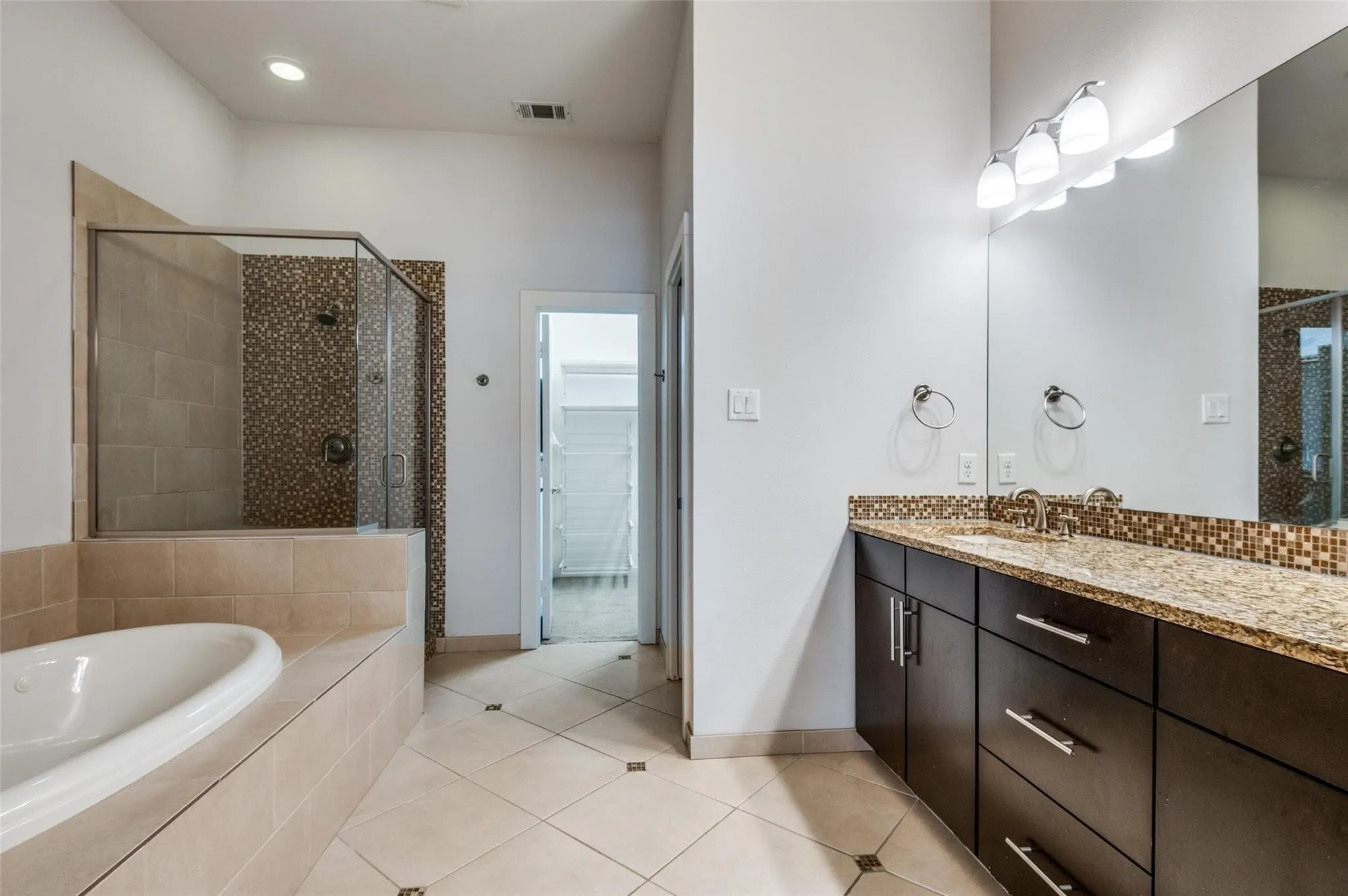 Townhouse For Rent in Dallas County , 3200 Ross Avenue 27, Dallas, Texas 75204, 3 Bedroom, 4 Bathroom, 2 Garage spaces, 2,022 Sqft, built in 2011, mls#21379230, Real Estate Agent in Dallas, Homes For Rent in Dallas county, Homes For Rent in Dallas, Realtor in Dallas Texas, Real Estate Brokerage Independent Realty Texas, Luminita Cordes Realtor