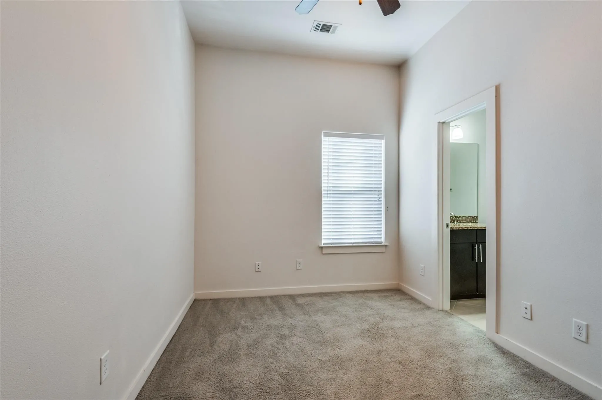Townhouse For Rent in Dallas County , 3200 Ross Avenue 27, Dallas, Texas 75204, 3 Bedroom, 4 Bathroom, 2 Garage spaces, 2,022 Sqft, built in 2011, mls#21379230, Real Estate Agent in Dallas, Homes For Rent in Dallas county, Homes For Rent in Dallas, Realtor in Dallas Texas, Real Estate Brokerage Independent Realty Texas, Luminita Cordes Realtor