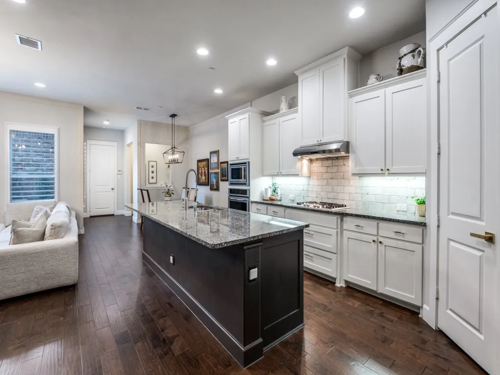 Townhouse For Sale in Denton County , 8357 Canal Street, Frisco, Texas 75034, 3 Bedroom, 3 Bathroom, 2 Garage spaces, 2,238 Sqft, built in 2015, mls#21380496, Real Estate Agent in Frisco, Homes For Sale in Denton county, Homes For Sale in Frisco, Realtor in Frisco Texas, Real Estate Brokerage Independent Realty Texas, Luminita Cordes Realtor