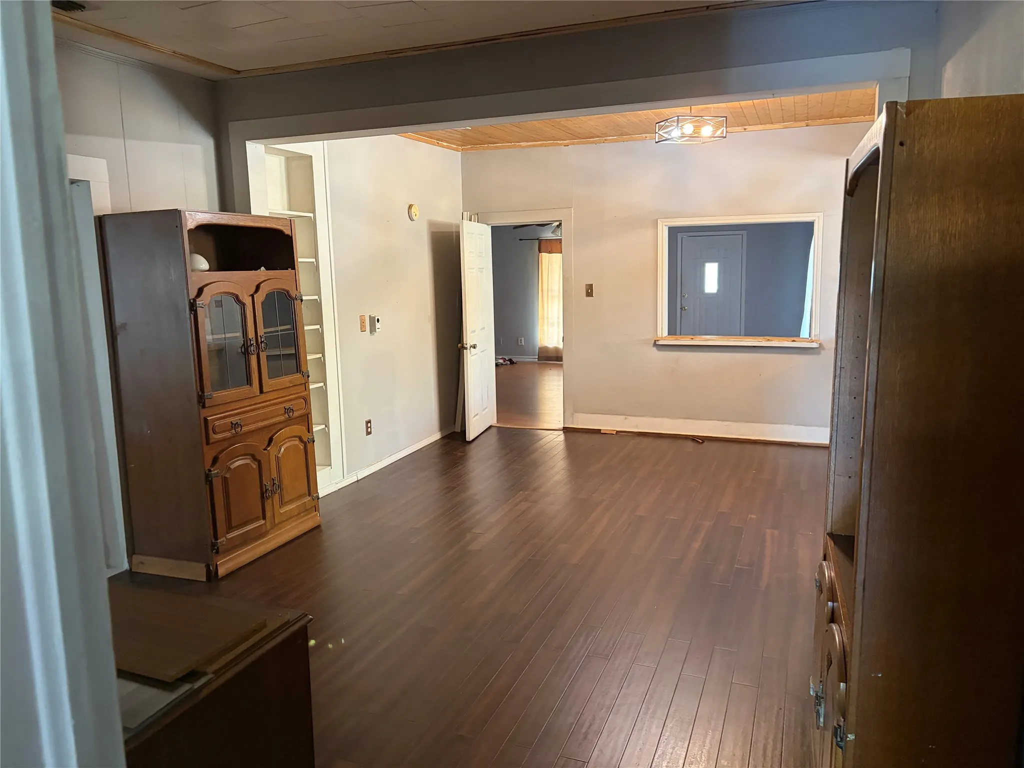 Single Family Residence For Sale in Comanche County , 704 W Walcott Avenue, Comanche, Texas 76442, 3 Bedroom, 2 Bathroom, 1 Garage spaces, 2,622 Sqft, built in 1940, mls#21381542, Real Estate Agent in Comanche, Homes For Sale in Comanche county, Homes For Sale in Comanche, Realtor in Comanche Texas, Real Estate Brokerage Independent Realty Texas, Luminita Cordes Realtor