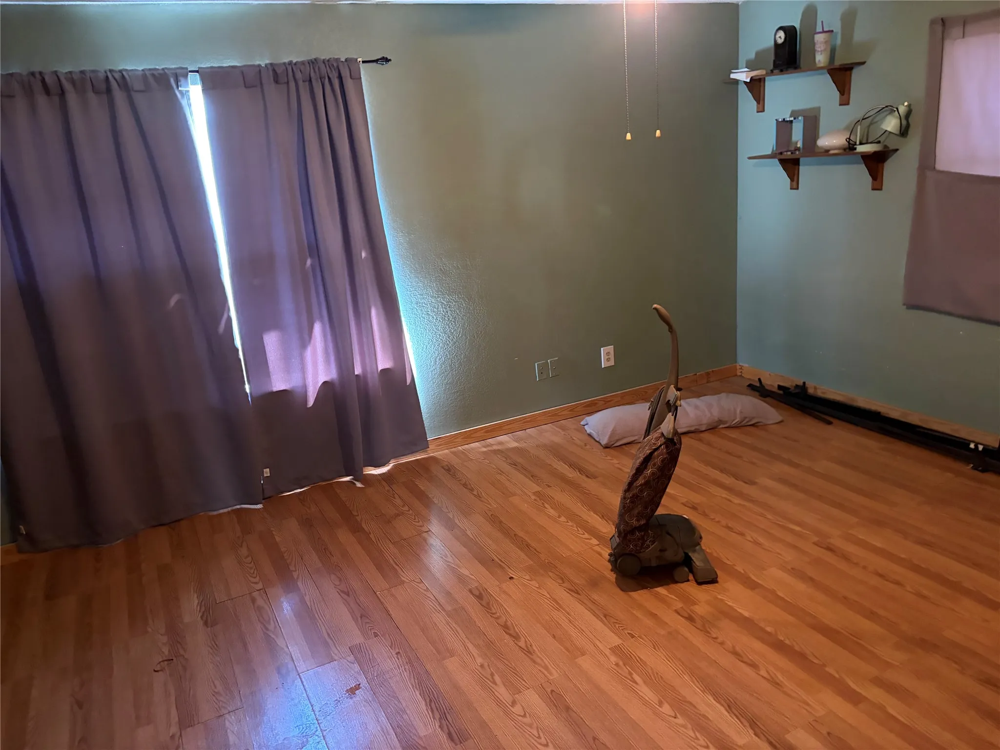 Single Family Residence For Sale in Comanche County , 704 W Walcott Avenue, Comanche, Texas 76442, 3 Bedroom, 2 Bathroom, 1 Garage spaces, 2,622 Sqft, built in 1940, mls#21381542, Real Estate Agent in Comanche, Homes For Sale in Comanche county, Homes For Sale in Comanche, Realtor in Comanche Texas, Real Estate Brokerage Independent Realty Texas, Luminita Cordes Realtor