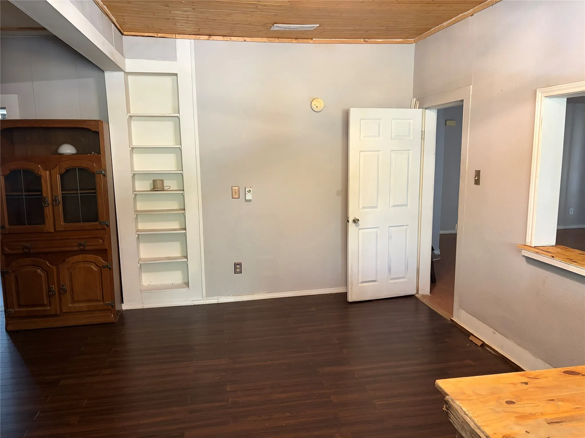 Single Family Residence For Sale in Comanche County , 704 W Walcott Avenue, Comanche, Texas 76442, 3 Bedroom, 2 Bathroom, 1 Garage spaces, 2,622 Sqft, built in 1940, mls#21381542, Real Estate Agent in Comanche, Homes For Sale in Comanche county, Homes For Sale in Comanche, Realtor in Comanche Texas, Real Estate Brokerage Independent Realty Texas, Luminita Cordes Realtor