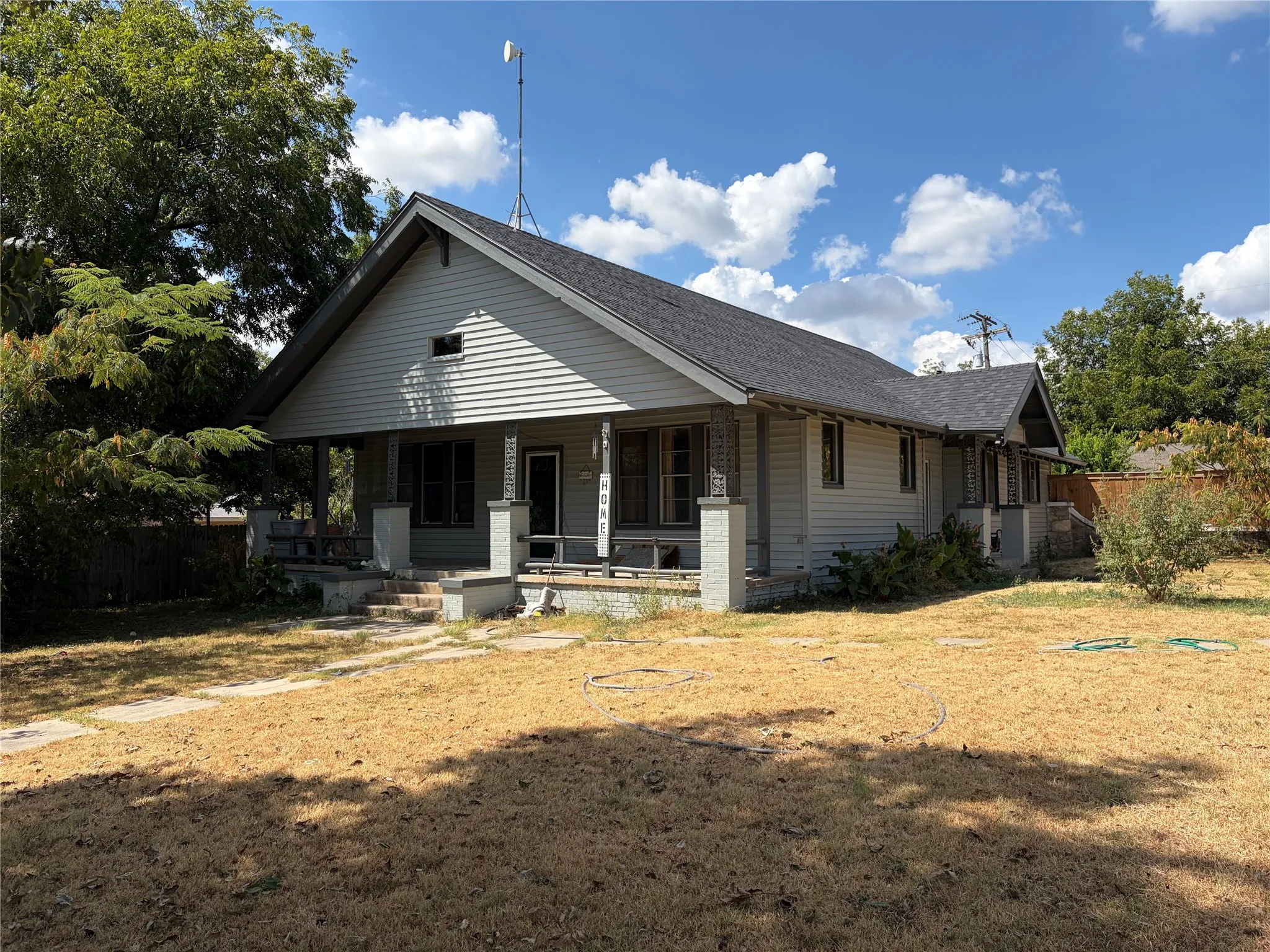 Single Family Residence For Sale in Comanche County , 704 W Walcott Avenue, Comanche, Texas 76442, 3 Bedroom, 2 Bathroom, 1 Garage spaces, 2,622 Sqft, built in 1940, mls#21381542, Real Estate Agent in Comanche, Homes For Sale in Comanche county, Homes For Sale in Comanche, Realtor in Comanche Texas, Real Estate Brokerage Independent Realty Texas, Luminita Cordes Realtor