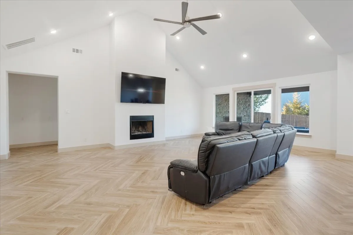Single Family Residence For Sale in Grayson County , 920 Oil Mill Road, Van Alstyne, Texas 75495, 5 Bedroom, 3 Bathroom, Garage spaces, 3,984 Sqft, built in 2025, mls#21381549, Real Estate Agent in Van Alstyne, Homes For Sale in Grayson county, Homes For Sale in Van Alstyne, Realtor in Van Alstyne Texas, Real Estate Brokerage Independent Realty Texas, Luminita Cordes Realtor