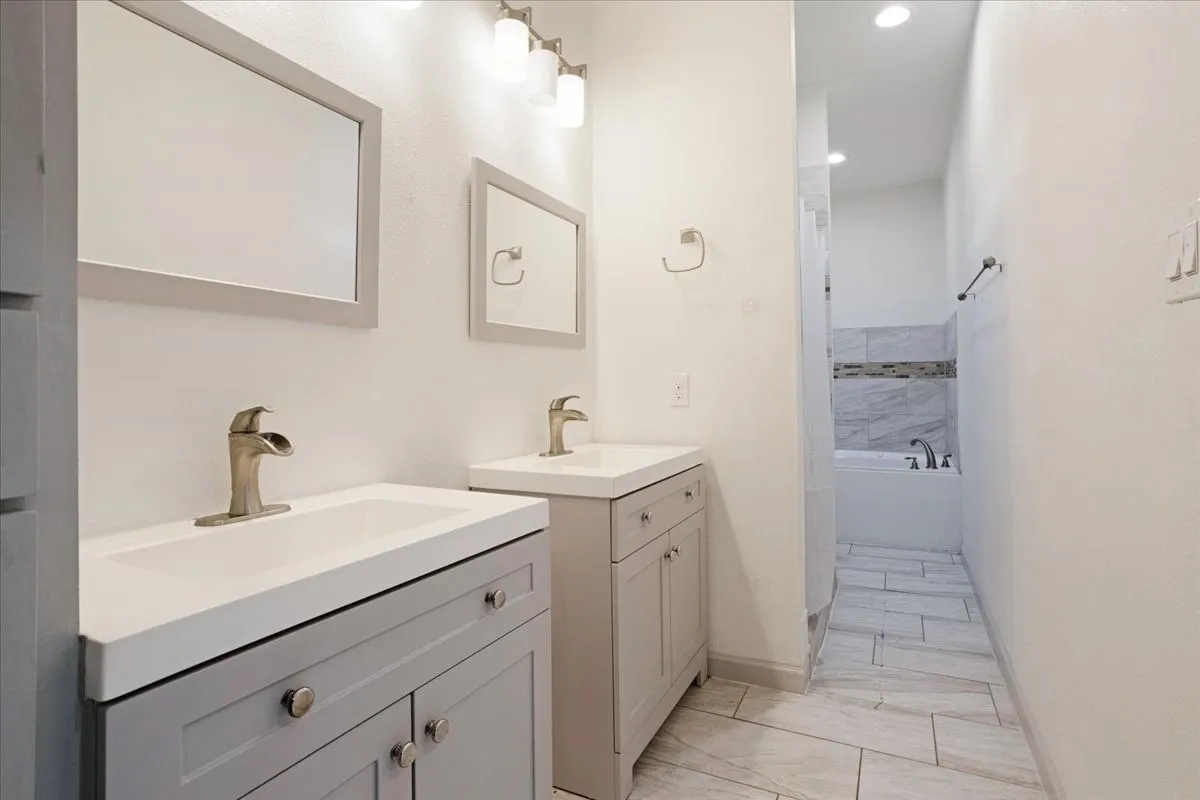 Single Family Residence For Sale in Grayson County , 920 Oil Mill Road, Van Alstyne, Texas 75495, 5 Bedroom, 3 Bathroom, Garage spaces, 3,984 Sqft, built in 2025, mls#21381549, Real Estate Agent in Van Alstyne, Homes For Sale in Grayson county, Homes For Sale in Van Alstyne, Realtor in Van Alstyne Texas, Real Estate Brokerage Independent Realty Texas, Luminita Cordes Realtor