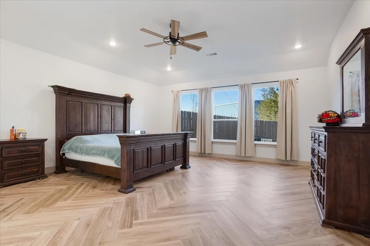 Single Family Residence For Sale in Grayson County , 920 Oil Mill Road, Van Alstyne, Texas 75495, 5 Bedroom, 3 Bathroom, Garage spaces, 3,984 Sqft, built in 2025, mls#21381549, Real Estate Agent in Van Alstyne, Homes For Sale in Grayson county, Homes For Sale in Van Alstyne, Realtor in Van Alstyne Texas, Real Estate Brokerage Independent Realty Texas, Luminita Cordes Realtor