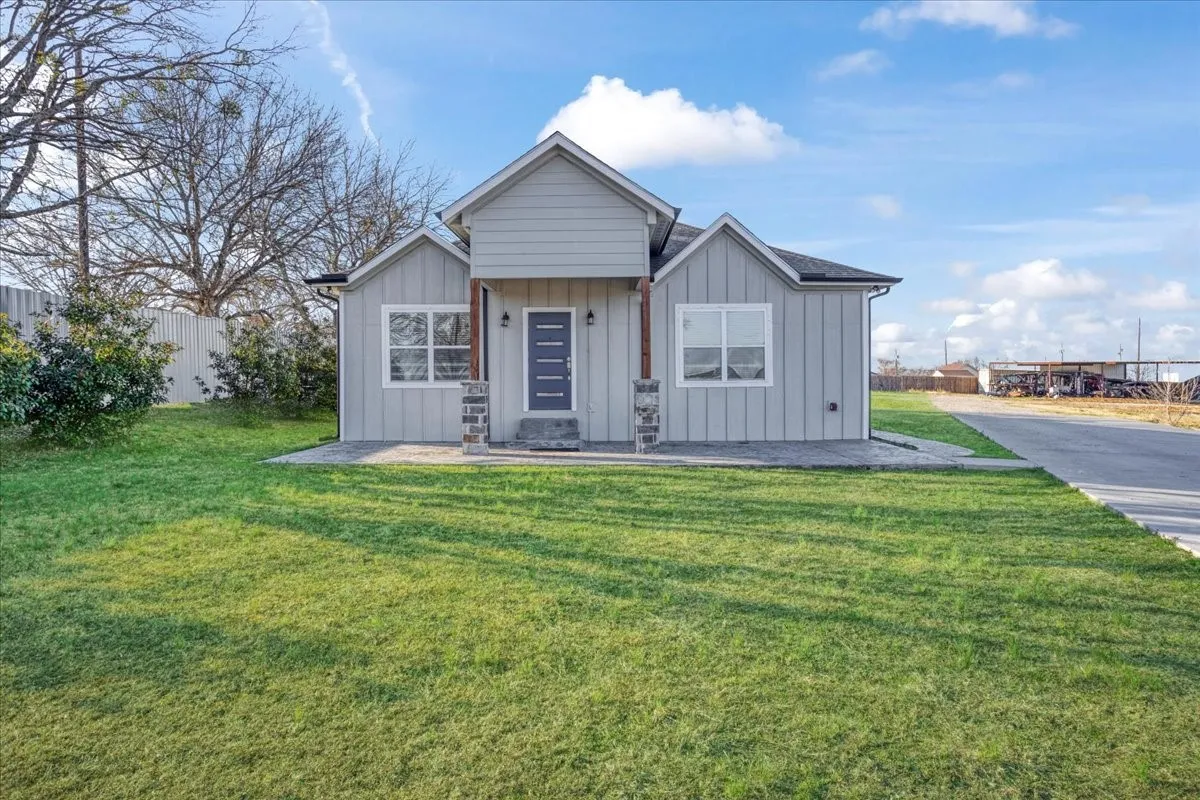 Single Family Residence For Sale in Grayson County , 920 Oil Mill Road, Van Alstyne, Texas 75495, 5 Bedroom, 3 Bathroom, Garage spaces, 3,984 Sqft, built in 2025, mls#21381549, Real Estate Agent in Van Alstyne, Homes For Sale in Grayson county, Homes For Sale in Van Alstyne, Realtor in Van Alstyne Texas, Real Estate Brokerage Independent Realty Texas, Luminita Cordes Realtor
