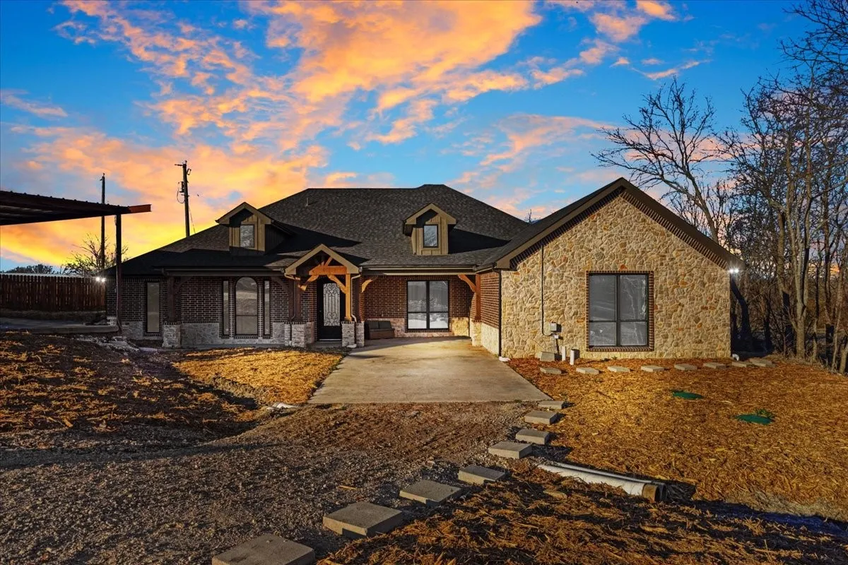 Single Family Residence For Sale in Grayson County , 920 Oil Mill Road, Van Alstyne, Texas 75495, 5 Bedroom, 3 Bathroom, Garage spaces, 3,984 Sqft, built in 2025, mls#21381549, Real Estate Agent in Van Alstyne, Homes For Sale in Grayson county, Homes For Sale in Van Alstyne, Realtor in Van Alstyne Texas, Real Estate Brokerage Independent Realty Texas, Luminita Cordes Realtor