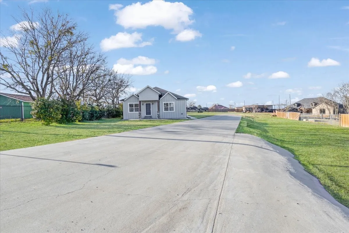 Single Family Residence For Sale in Grayson County , 920 Oil Mill Road, Van Alstyne, Texas 75495, 5 Bedroom, 3 Bathroom, Garage spaces, 3,984 Sqft, built in 2025, mls#21381549, Real Estate Agent in Van Alstyne, Homes For Sale in Grayson county, Homes For Sale in Van Alstyne, Realtor in Van Alstyne Texas, Real Estate Brokerage Independent Realty Texas, Luminita Cordes Realtor