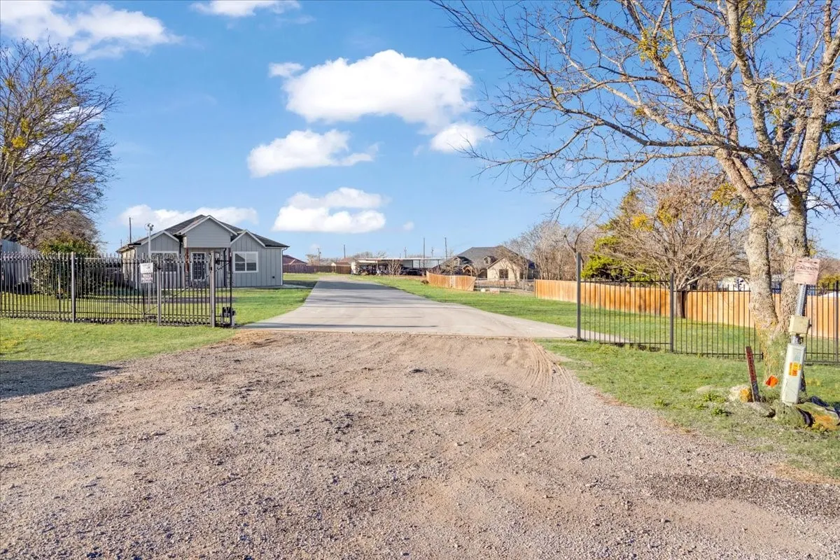 Single Family Residence For Sale in Grayson County , 920 Oil Mill Road, Van Alstyne, Texas 75495, 5 Bedroom, 3 Bathroom, Garage spaces, 3,984 Sqft, built in 2025, mls#21381549, Real Estate Agent in Van Alstyne, Homes For Sale in Grayson county, Homes For Sale in Van Alstyne, Realtor in Van Alstyne Texas, Real Estate Brokerage Independent Realty Texas, Luminita Cordes Realtor