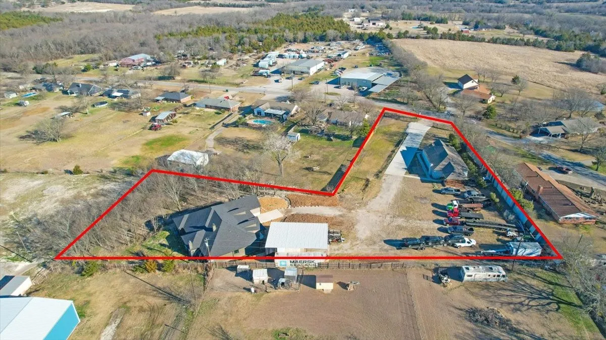 Single Family Residence For Sale in Grayson County , 920 Oil Mill Road, Van Alstyne, Texas 75495, 5 Bedroom, 3 Bathroom, Garage spaces, 3,984 Sqft, built in 2025, mls#21381549, Real Estate Agent in Van Alstyne, Homes For Sale in Grayson county, Homes For Sale in Van Alstyne, Realtor in Van Alstyne Texas, Real Estate Brokerage Independent Realty Texas, Luminita Cordes Realtor