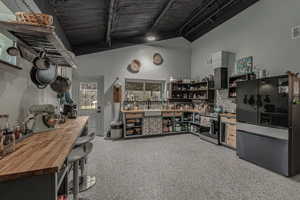Single Family Residence For Sale in Collin County , 4599 County Road 660, Farmersville, Texas 75442, 1 Bedroom, 1 Bathroom, Garage spaces, 1,200 Sqft, built in 2021, mls#21381551, Real Estate Agent in Farmersville, Homes For Sale in Collin county, Homes For Sale in Farmersville, Realtor in Farmersville Texas, Real Estate Brokerage Independent Realty Texas, Luminita Cordes Realtor