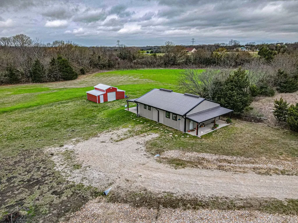 Single Family Residence For Sale in Collin County , 4599 County Road 660, Farmersville, Texas 75442, 1 Bedroom, 1 Bathroom, Garage spaces, 1,200 Sqft, built in 2021, mls#21381551, Real Estate Agent in Farmersville, Homes For Sale in Collin county, Homes For Sale in Farmersville, Realtor in Farmersville Texas, Real Estate Brokerage Independent Realty Texas, Luminita Cordes Realtor