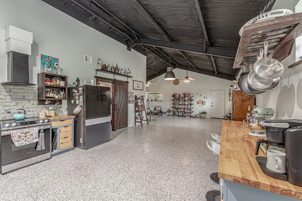 Single Family Residence For Sale in Collin County , 4599 County Road 660, Farmersville, Texas 75442, 1 Bedroom, 1 Bathroom, Garage spaces, 1,200 Sqft, built in 2021, mls#21381551, Real Estate Agent in Farmersville, Homes For Sale in Collin county, Homes For Sale in Farmersville, Realtor in Farmersville Texas, Real Estate Brokerage Independent Realty Texas, Luminita Cordes Realtor