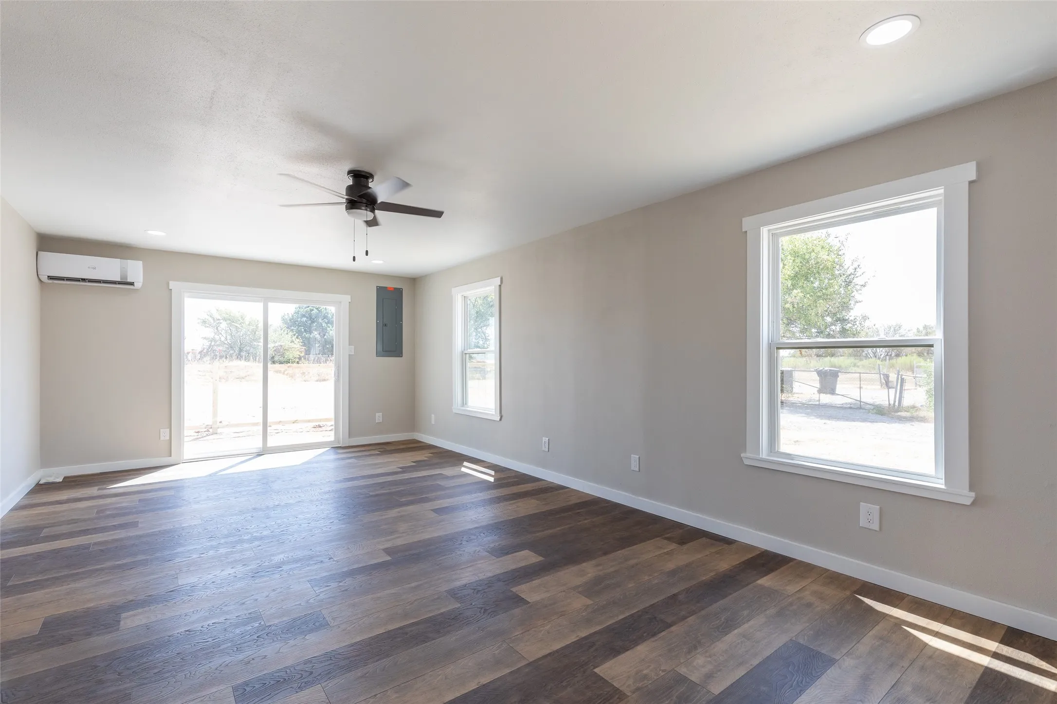 Single Family Residence For Sale in Jones County , 859 Choctaw Point, Abilene, Texas 79601, 3 Bedroom, 4 Bathroom, 1 Garage spaces, 2,086 Sqft, built in 1967, mls#21378461, Real Estate Agent in Abilene, Homes For Sale in Jones county, Homes For Sale in Abilene, Realtor in Abilene Texas, Real Estate Brokerage Independent Realty Texas, Luminita Cordes Realtor