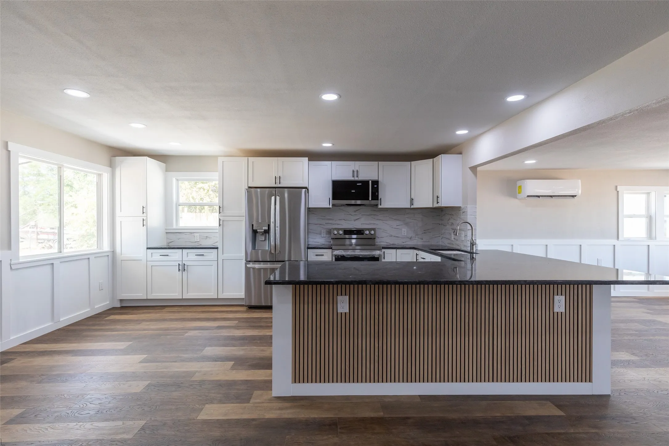 Single Family Residence For Sale in Jones County , 859 Choctaw Point, Abilene, Texas 79601, 3 Bedroom, 4 Bathroom, 1 Garage spaces, 2,086 Sqft, built in 1967, mls#21378461, Real Estate Agent in Abilene, Homes For Sale in Jones county, Homes For Sale in Abilene, Realtor in Abilene Texas, Real Estate Brokerage Independent Realty Texas, Luminita Cordes Realtor