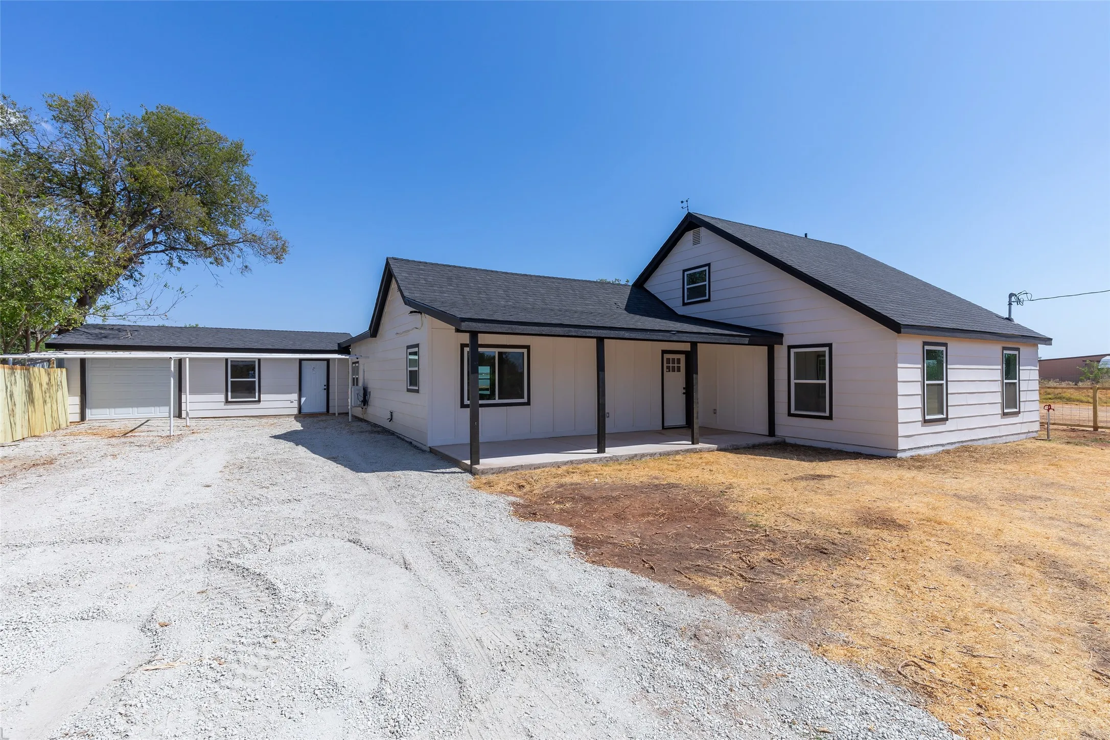 Single Family Residence For Sale in Jones County , 859 Choctaw Point, Abilene, Texas 79601, 3 Bedroom, 4 Bathroom, 1 Garage spaces, 2,086 Sqft, built in 1967, mls#21378461, Real Estate Agent in Abilene, Homes For Sale in Jones county, Homes For Sale in Abilene, Realtor in Abilene Texas, Real Estate Brokerage Independent Realty Texas, Luminita Cordes Realtor