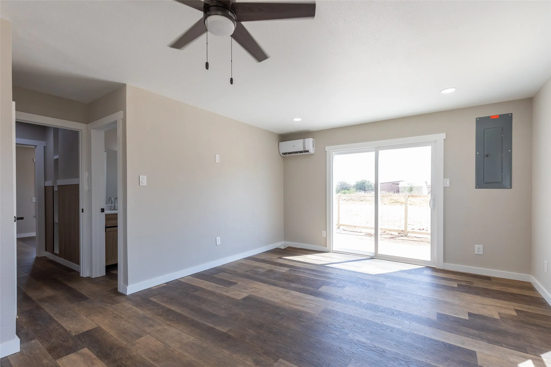 Single Family Residence For Sale in Jones County , 859 Choctaw Point, Abilene, Texas 79601, 3 Bedroom, 4 Bathroom, 1 Garage spaces, 2,086 Sqft, built in 1967, mls#21378461, Real Estate Agent in Abilene, Homes For Sale in Jones county, Homes For Sale in Abilene, Realtor in Abilene Texas, Real Estate Brokerage Independent Realty Texas, Luminita Cordes Realtor