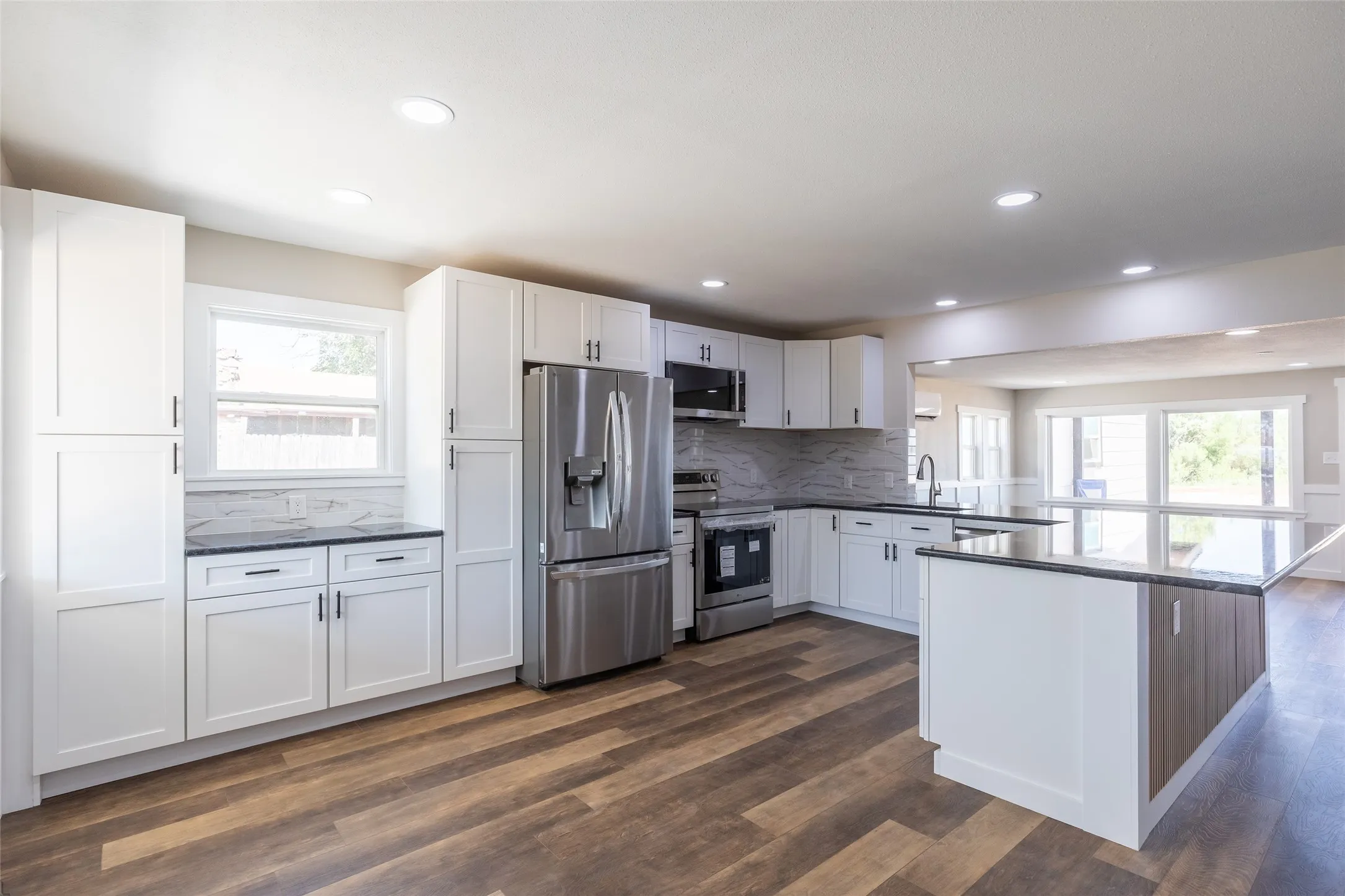 Single Family Residence For Sale in Jones County , 859 Choctaw Point, Abilene, Texas 79601, 3 Bedroom, 4 Bathroom, 1 Garage spaces, 2,086 Sqft, built in 1967, mls#21378461, Real Estate Agent in Abilene, Homes For Sale in Jones county, Homes For Sale in Abilene, Realtor in Abilene Texas, Real Estate Brokerage Independent Realty Texas, Luminita Cordes Realtor