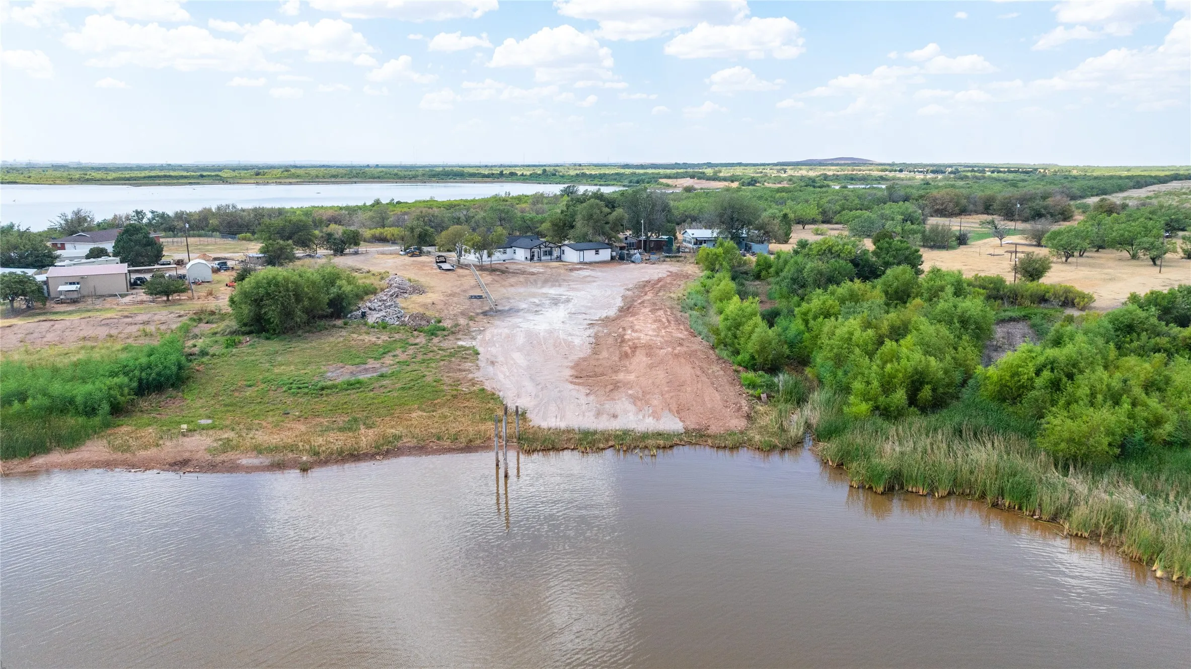 Single Family Residence For Sale in Jones County , 859 Choctaw Point, Abilene, Texas 79601, 3 Bedroom, 4 Bathroom, 1 Garage spaces, 2,086 Sqft, built in 1967, mls#21378461, Real Estate Agent in Abilene, Homes For Sale in Jones county, Homes For Sale in Abilene, Realtor in Abilene Texas, Real Estate Brokerage Independent Realty Texas, Luminita Cordes Realtor
