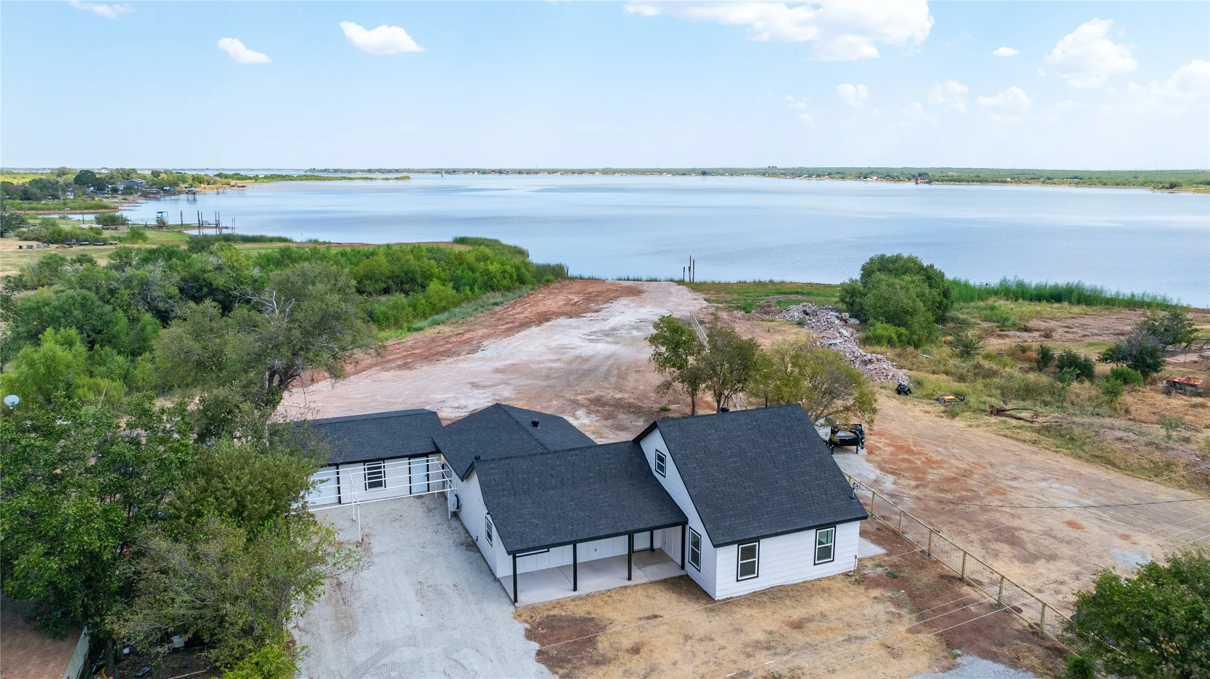 Single Family Residence For Sale in Jones County , 859 Choctaw Point, Abilene, Texas 79601, 3 Bedroom, 4 Bathroom, 1 Garage spaces, 2,086 Sqft, built in 1967, mls#21378461, Real Estate Agent in Abilene, Homes For Sale in Jones county, Homes For Sale in Abilene, Realtor in Abilene Texas, Real Estate Brokerage Independent Realty Texas, Luminita Cordes Realtor