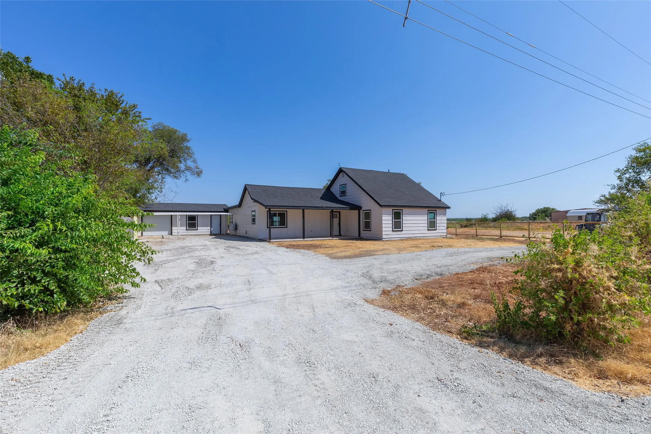 Single Family Residence For Sale in Jones County , 859 Choctaw Point, Abilene, Texas 79601, 3 Bedroom, 4 Bathroom, 1 Garage spaces, 2,086 Sqft, built in 1967, mls#21378461, Real Estate Agent in Abilene, Homes For Sale in Jones county, Homes For Sale in Abilene, Realtor in Abilene Texas, Real Estate Brokerage Independent Realty Texas, Luminita Cordes Realtor