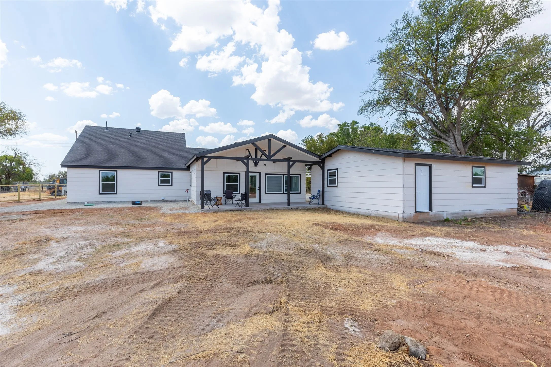 Single Family Residence For Sale in Jones County , 859 Choctaw Point, Abilene, Texas 79601, 3 Bedroom, 4 Bathroom, 1 Garage spaces, 2,086 Sqft, built in 1967, mls#21378461, Real Estate Agent in Abilene, Homes For Sale in Jones county, Homes For Sale in Abilene, Realtor in Abilene Texas, Real Estate Brokerage Independent Realty Texas, Luminita Cordes Realtor