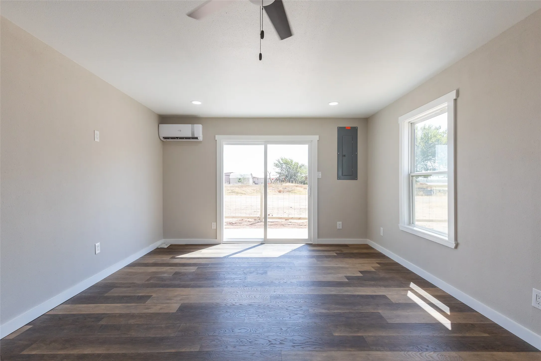 Single Family Residence For Sale in Jones County , 859 Choctaw Point, Abilene, Texas 79601, 3 Bedroom, 4 Bathroom, 1 Garage spaces, 2,086 Sqft, built in 1967, mls#21378461, Real Estate Agent in Abilene, Homes For Sale in Jones county, Homes For Sale in Abilene, Realtor in Abilene Texas, Real Estate Brokerage Independent Realty Texas, Luminita Cordes Realtor
