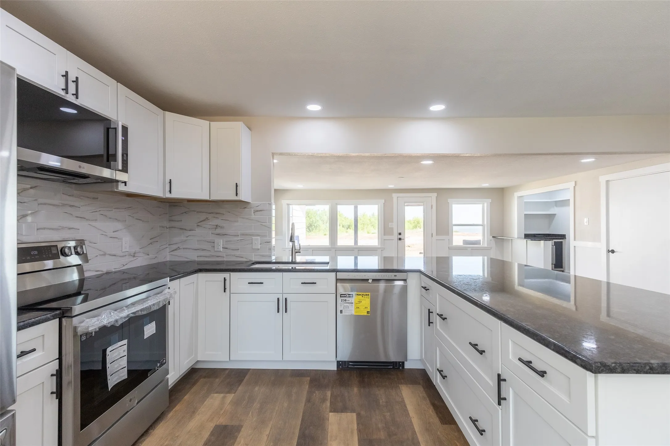 Single Family Residence For Sale in Jones County , 859 Choctaw Point, Abilene, Texas 79601, 3 Bedroom, 4 Bathroom, 1 Garage spaces, 2,086 Sqft, built in 1967, mls#21378461, Real Estate Agent in Abilene, Homes For Sale in Jones county, Homes For Sale in Abilene, Realtor in Abilene Texas, Real Estate Brokerage Independent Realty Texas, Luminita Cordes Realtor