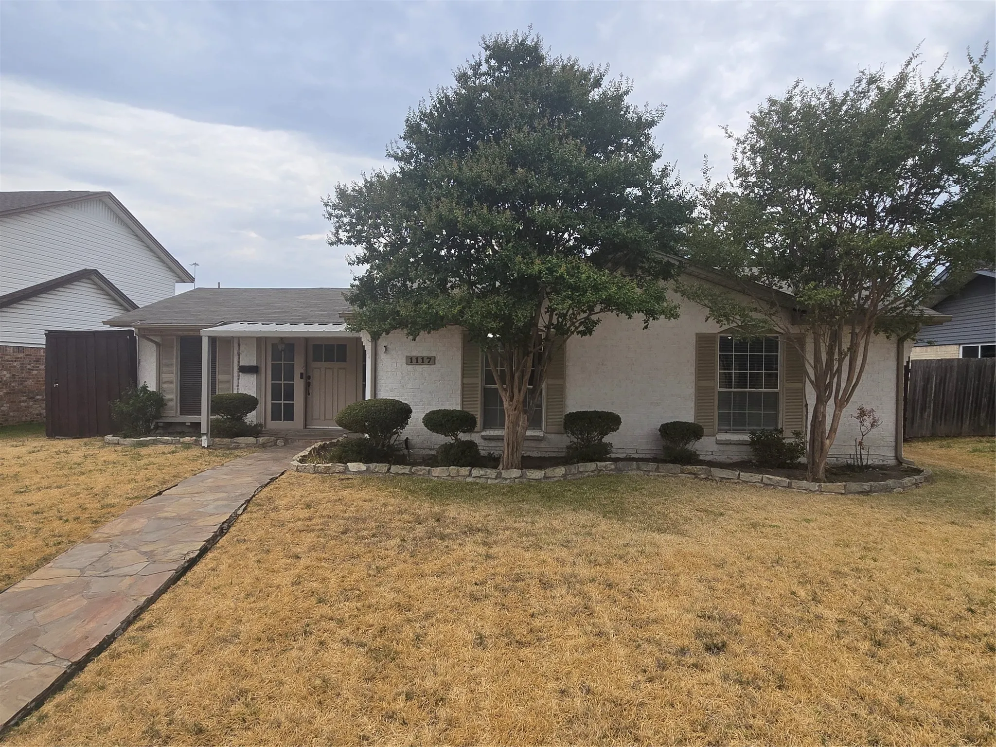 Single Family Residence For Sale in Dallas County , 1117 Mill River Drive, Garland, Texas 75043, 3 Bedroom, 2 Bathroom, 2 Garage spaces, 1,338 Sqft, built in 1966, mls#21372848, Real Estate Agent in Garland, Homes For Sale in Dallas county, Homes For Sale in Garland, Realtor in Garland Texas, Real Estate Brokerage Independent Realty Texas, Luminita Cordes Realtor