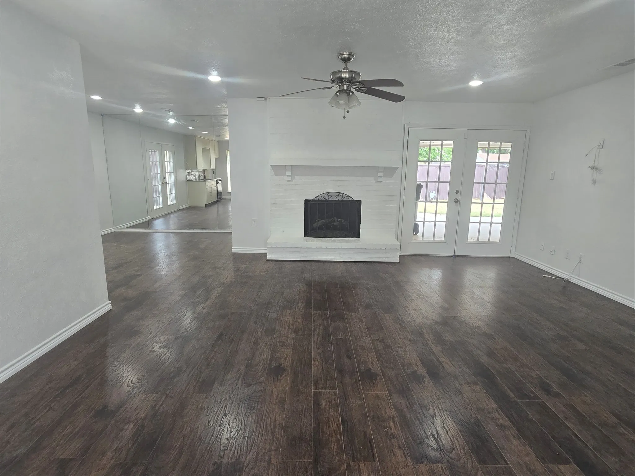Single Family Residence For Sale in Dallas County , 1117 Mill River Drive, Garland, Texas 75043, 3 Bedroom, 2 Bathroom, 2 Garage spaces, 1,338 Sqft, built in 1966, mls#21372848, Real Estate Agent in Garland, Homes For Sale in Dallas county, Homes For Sale in Garland, Realtor in Garland Texas, Real Estate Brokerage Independent Realty Texas, Luminita Cordes Realtor